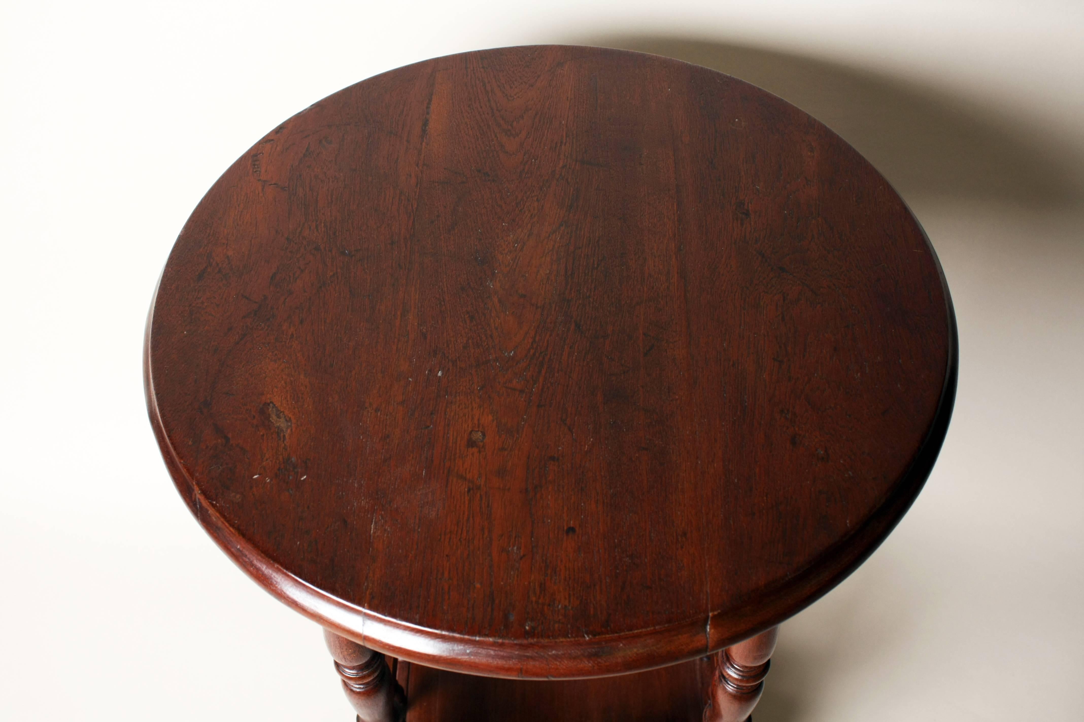 British Colonial Two-Tiered Occasional Table In Good Condition In Chicago, IL