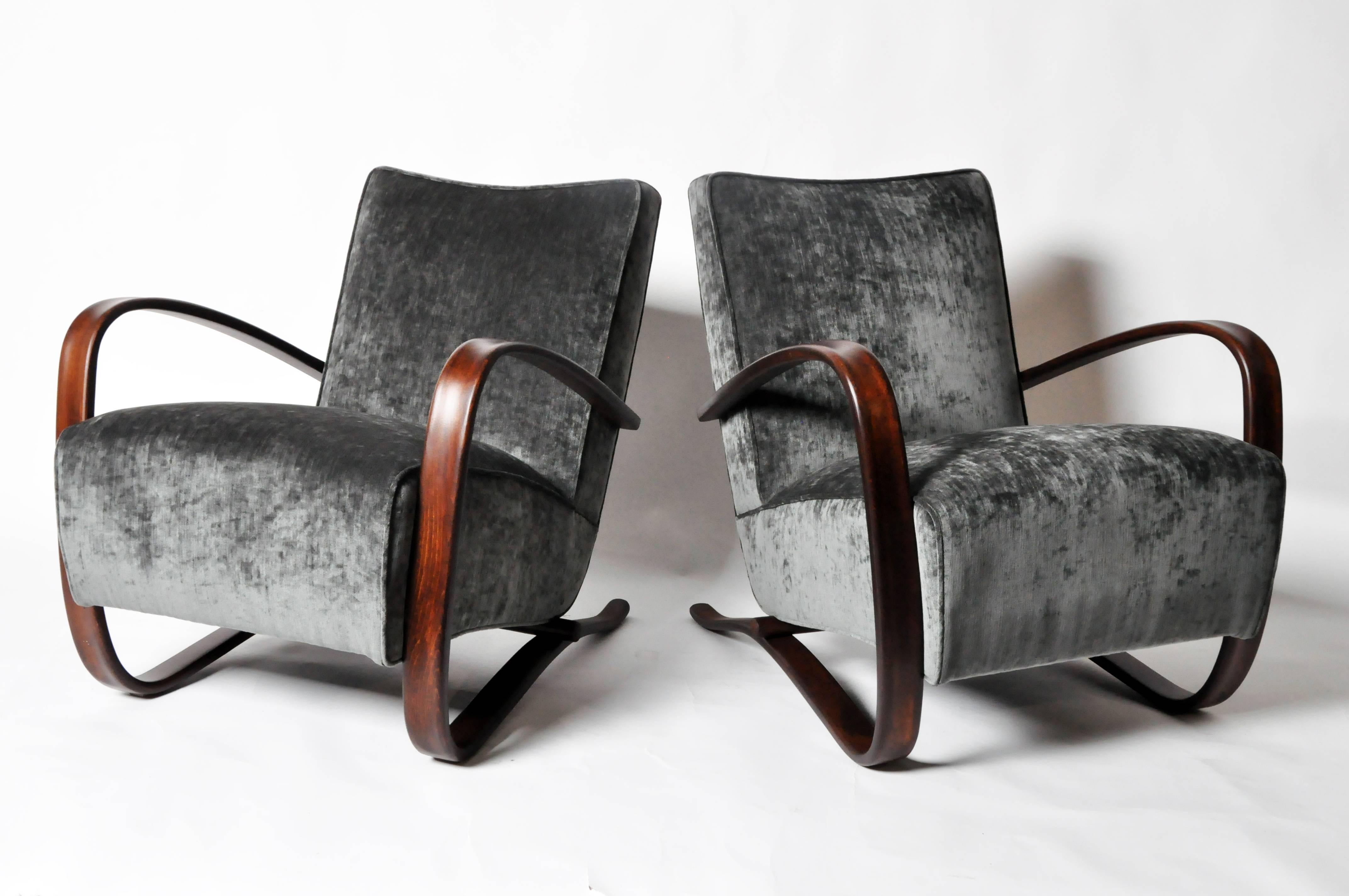 One of the most prominent Czech furniture designers, Jindrich Halabala served as head designer for UP Manufacturing in Brno between 1930 through the mid-1940s. Having designed most of the “H” model furniture his most recognized pieces are armchairs