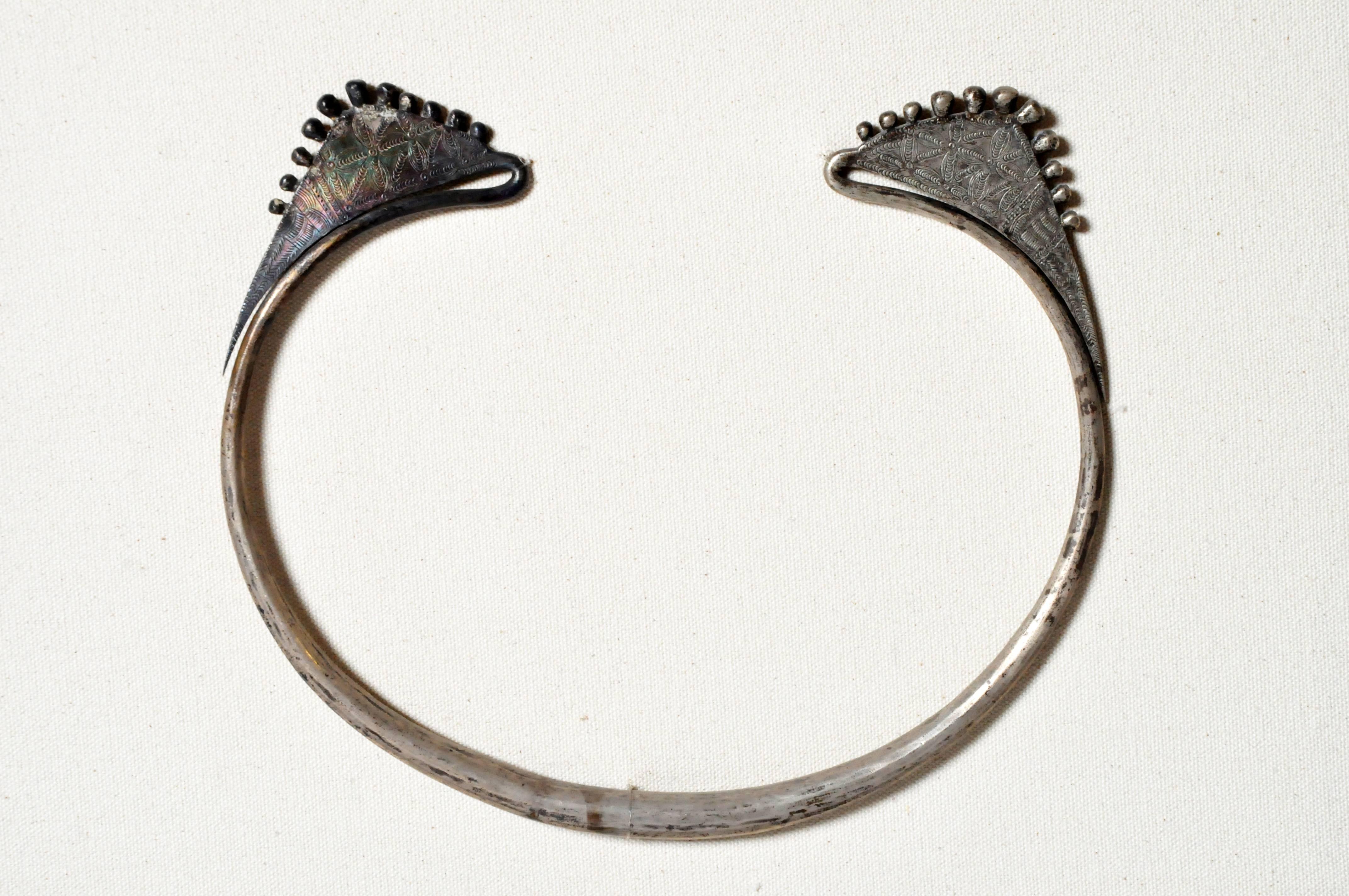 Lahu Tribe Silver Neck Ring with Engraved Designs In Good Condition In Chicago, IL
