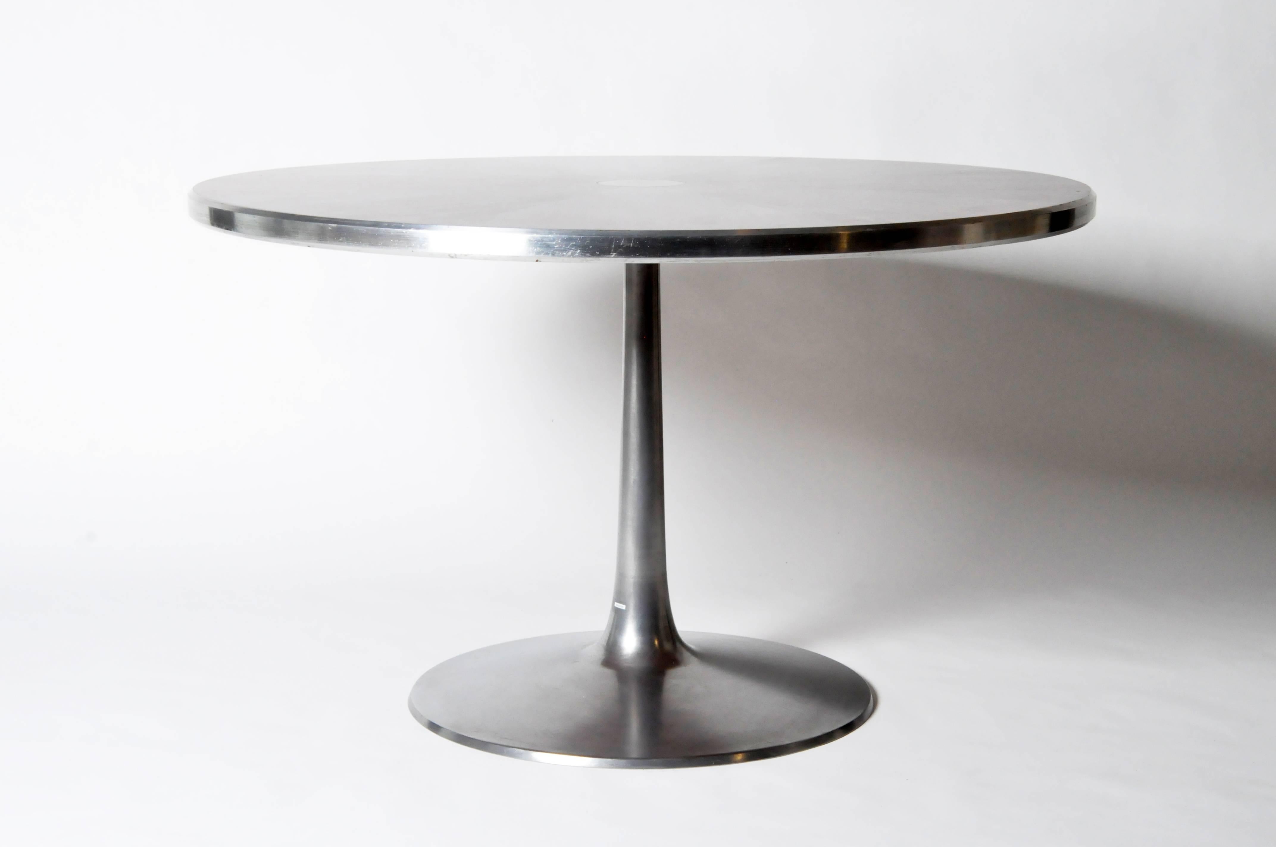 This beautiful circular table has a bookmatched rosewood top raised on a tapered aluminum pedestal base that envelops the table’s edge. The chic metallic frame compliments the glossy top in a perfect pairing of elements, combining organic, warm wood