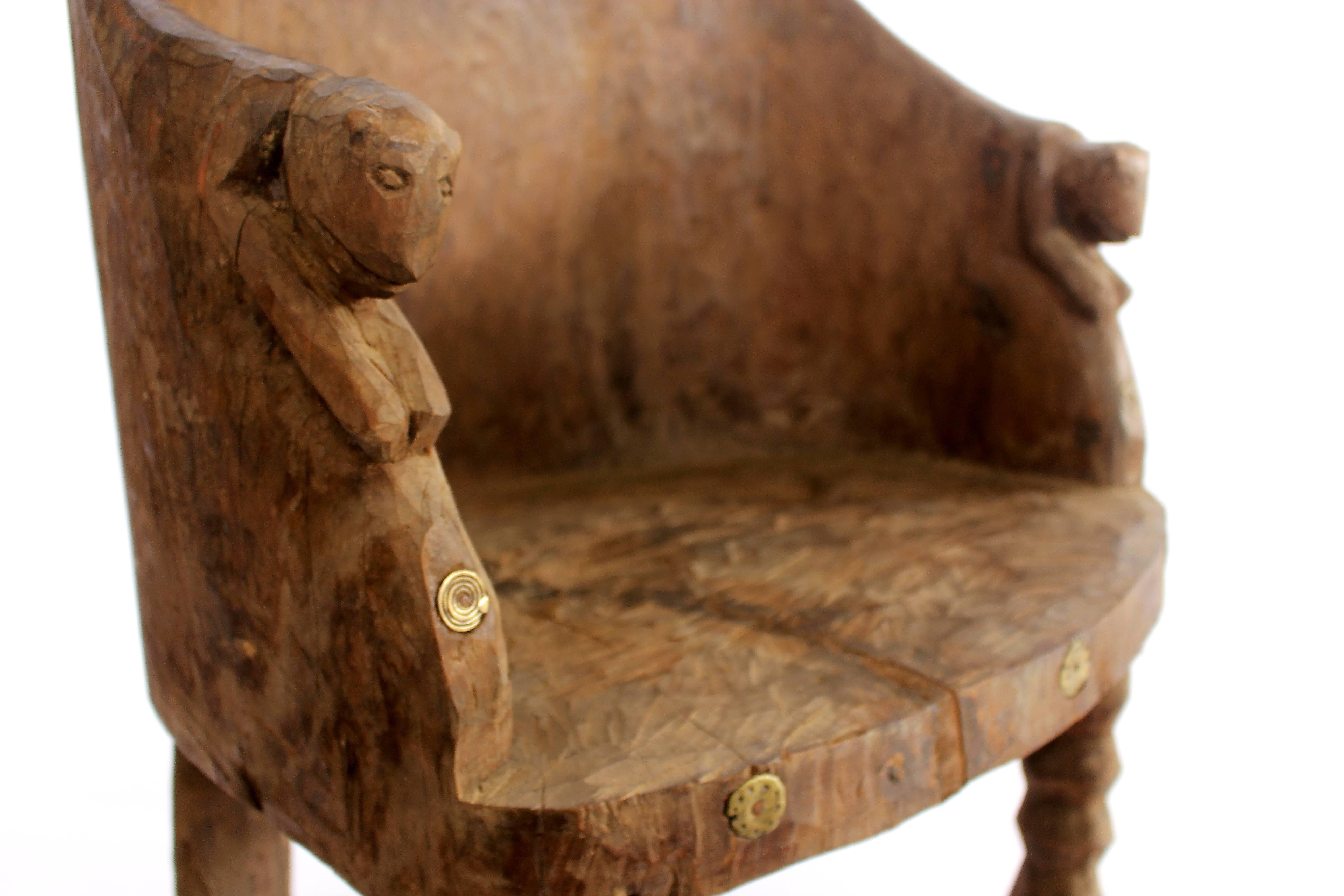 Important Carved Chair with Tiger and Mithun Head Decoration In Good Condition In Chicago, IL