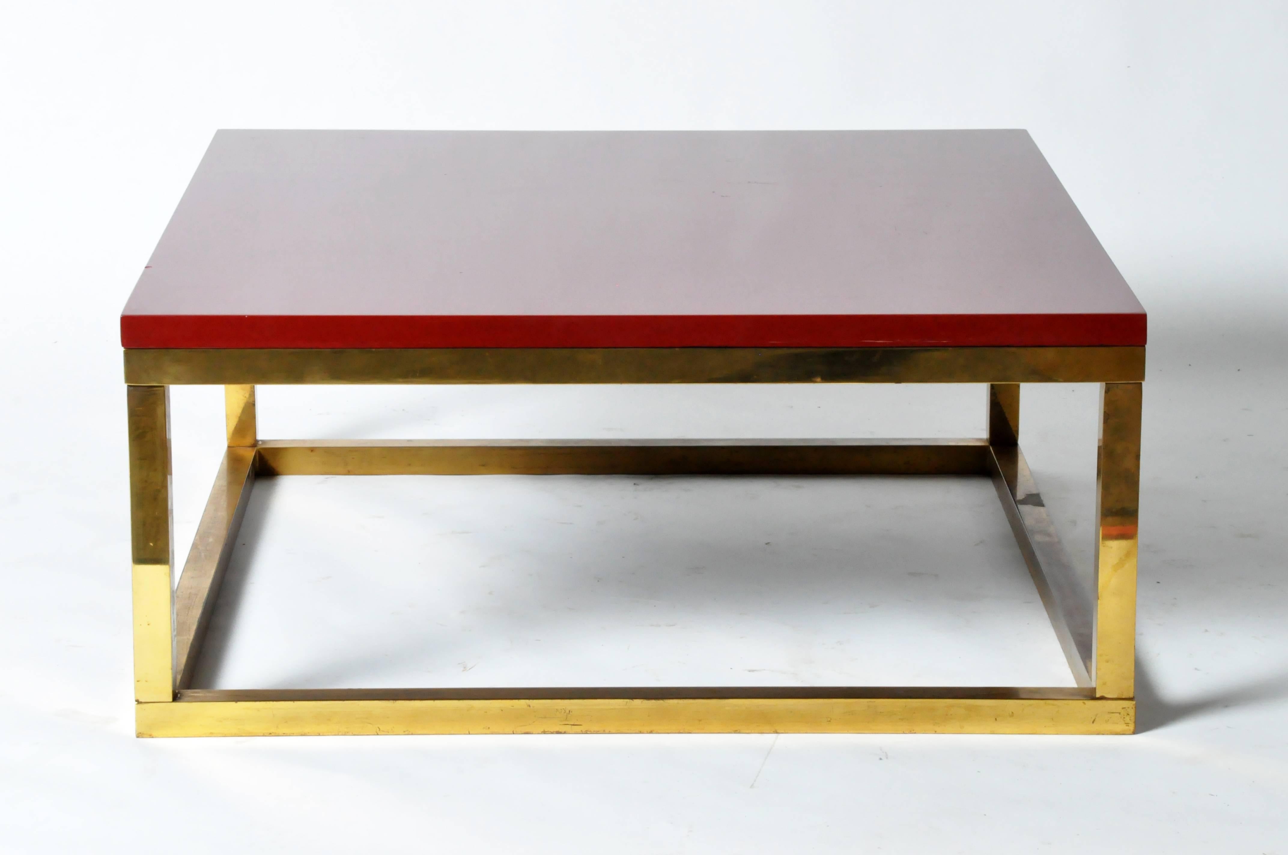 Red Lacquer and Brass Cube Low Tables in the Style of Kai Kristiansen (Französisch)