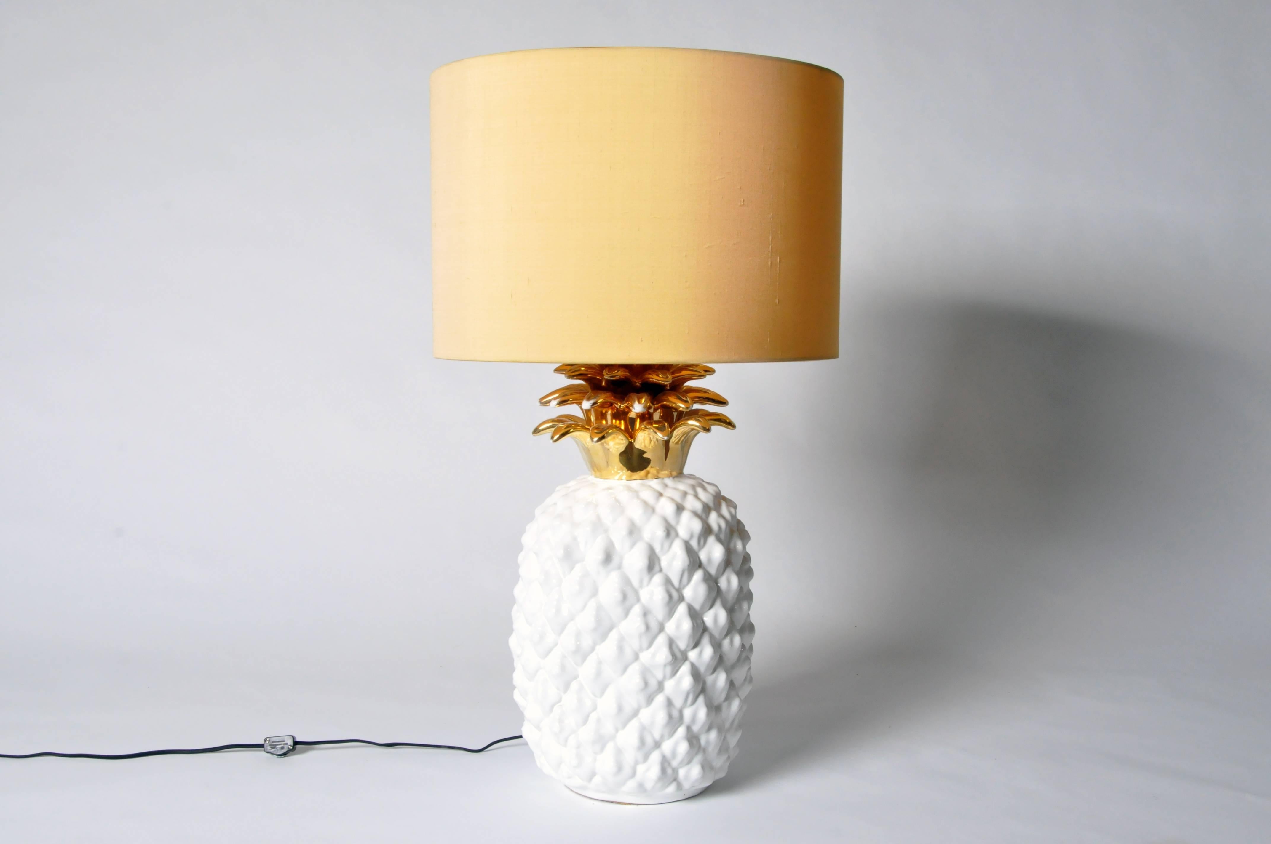 This charming and quirky lamp has a hollow, textured cylindrical body. The five-tier crown of radiating pointed leaves features a metallic gold finish—giving it a delightful pop of color.