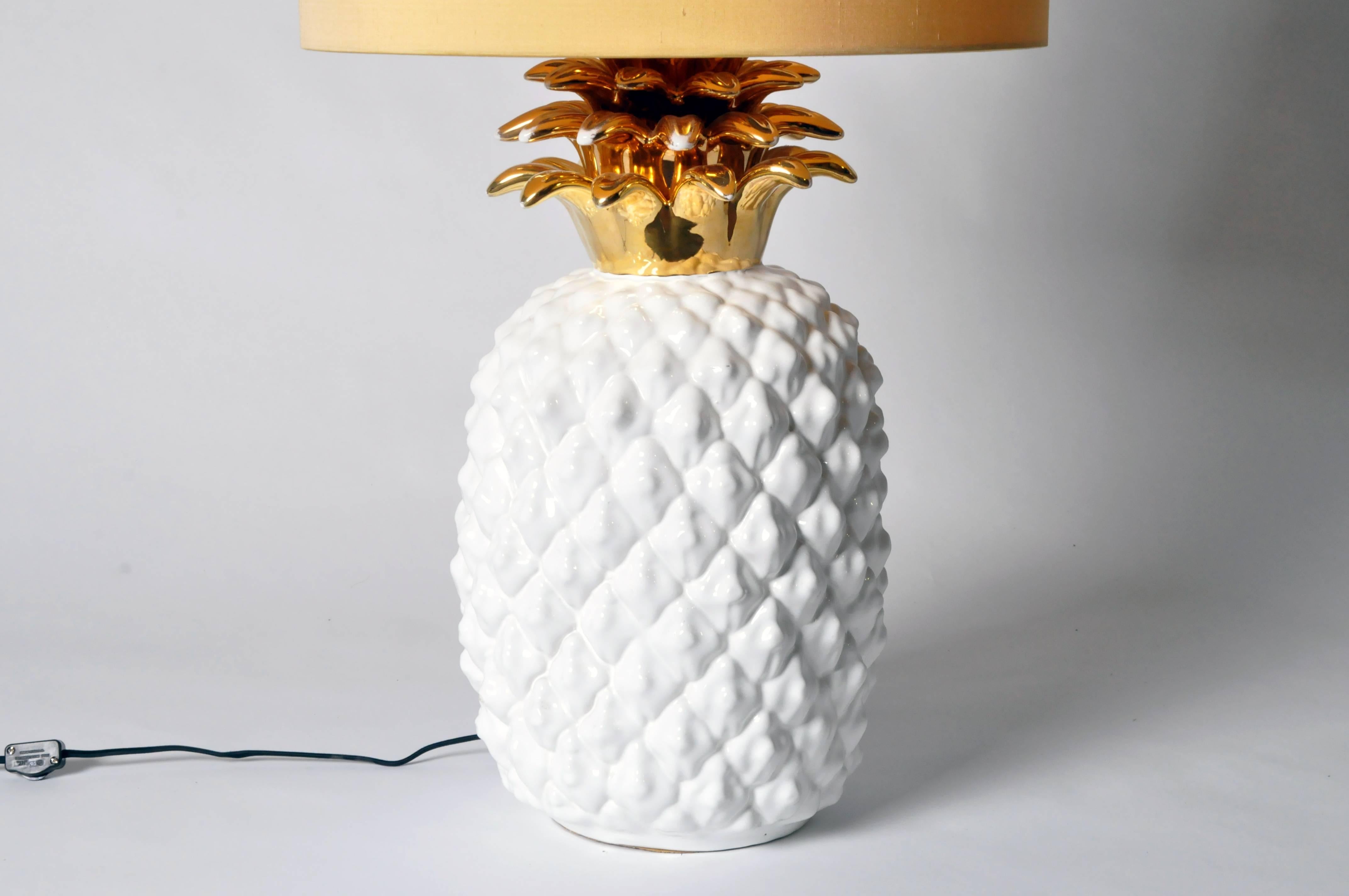 vintage ceramic pineapple lamp