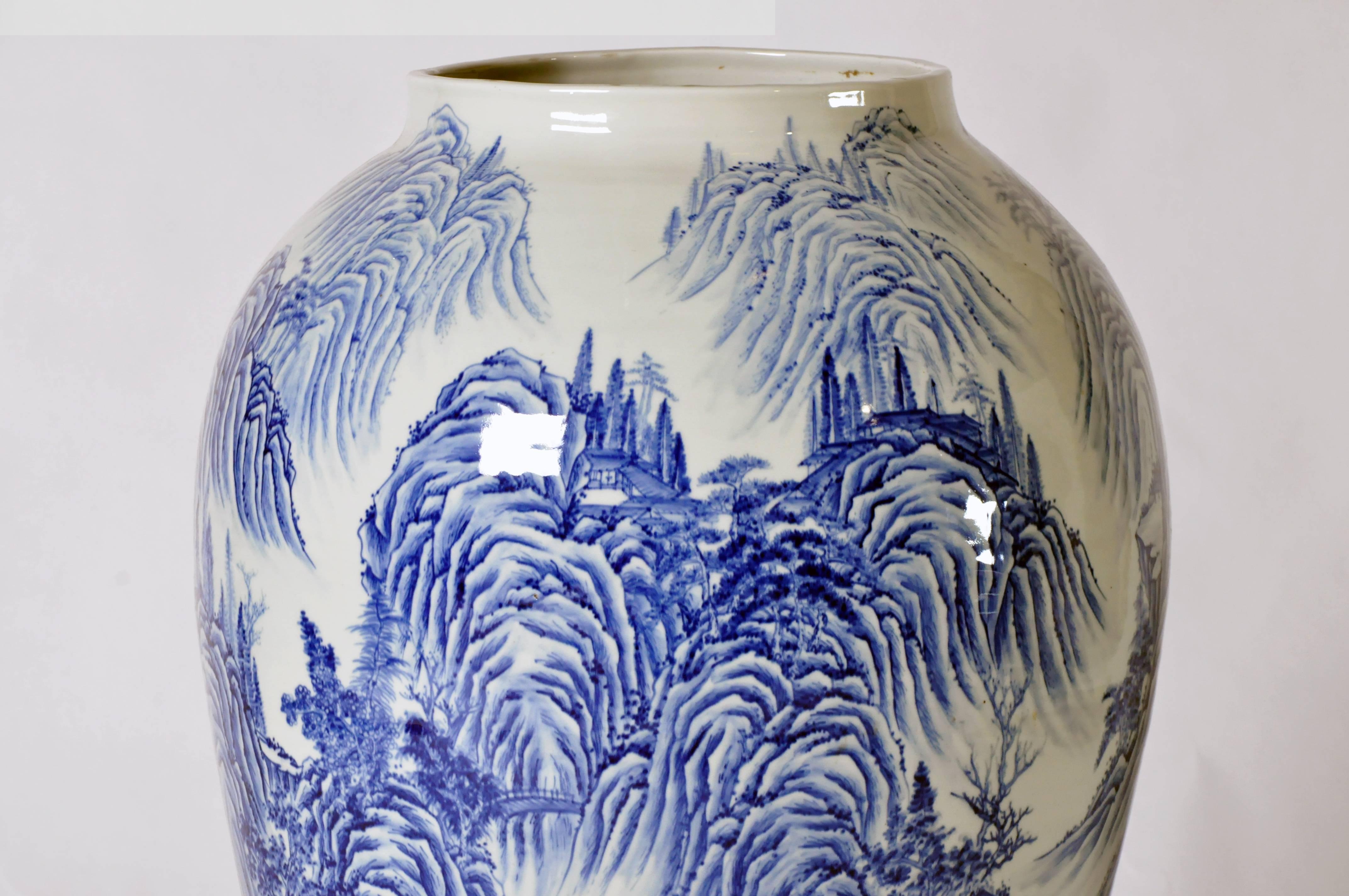 Japanese Blue and White Vase In Good Condition In Chicago, IL