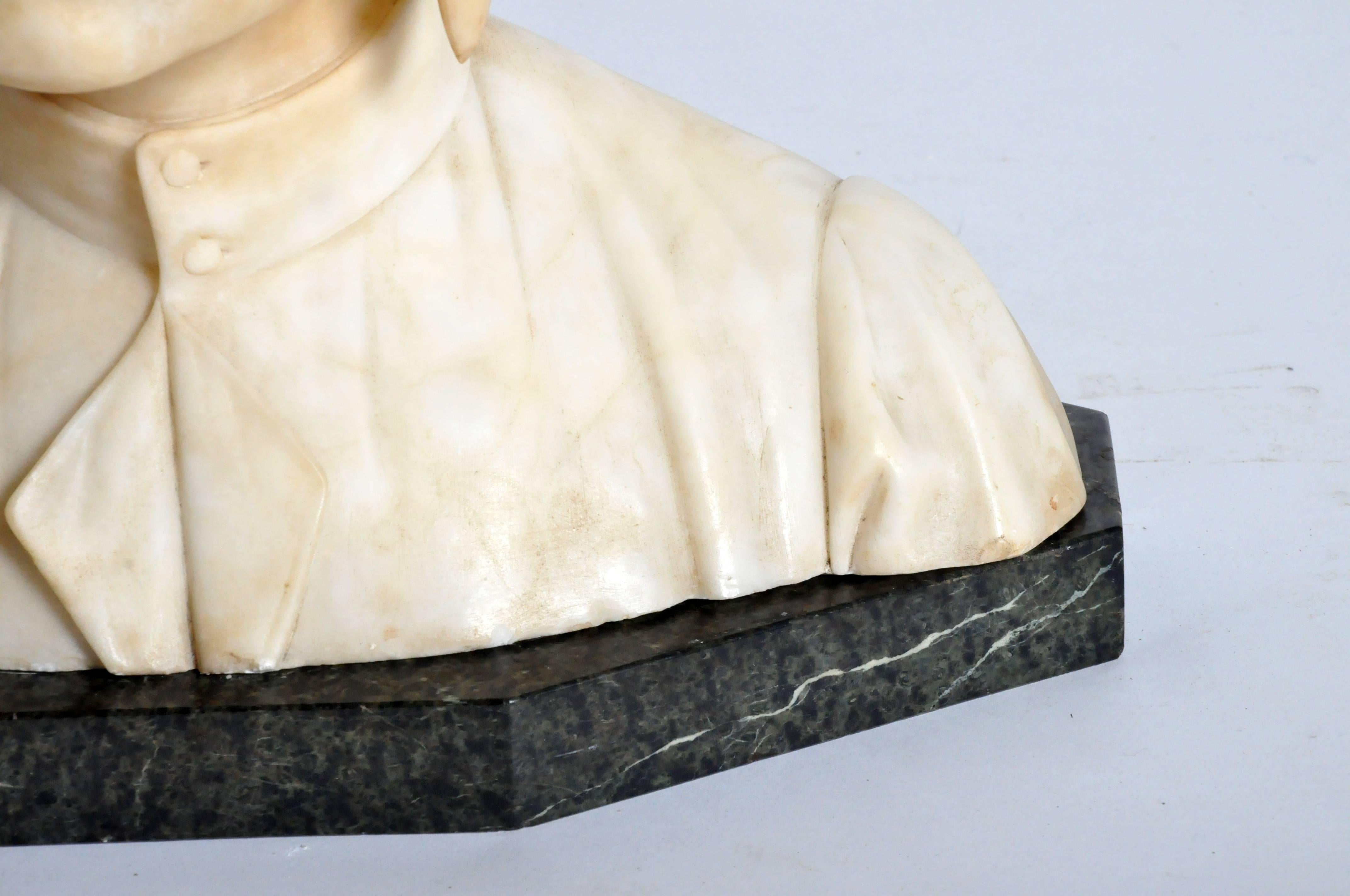 French Marble Bust of Dante Alighieri In Good Condition In Chicago, IL