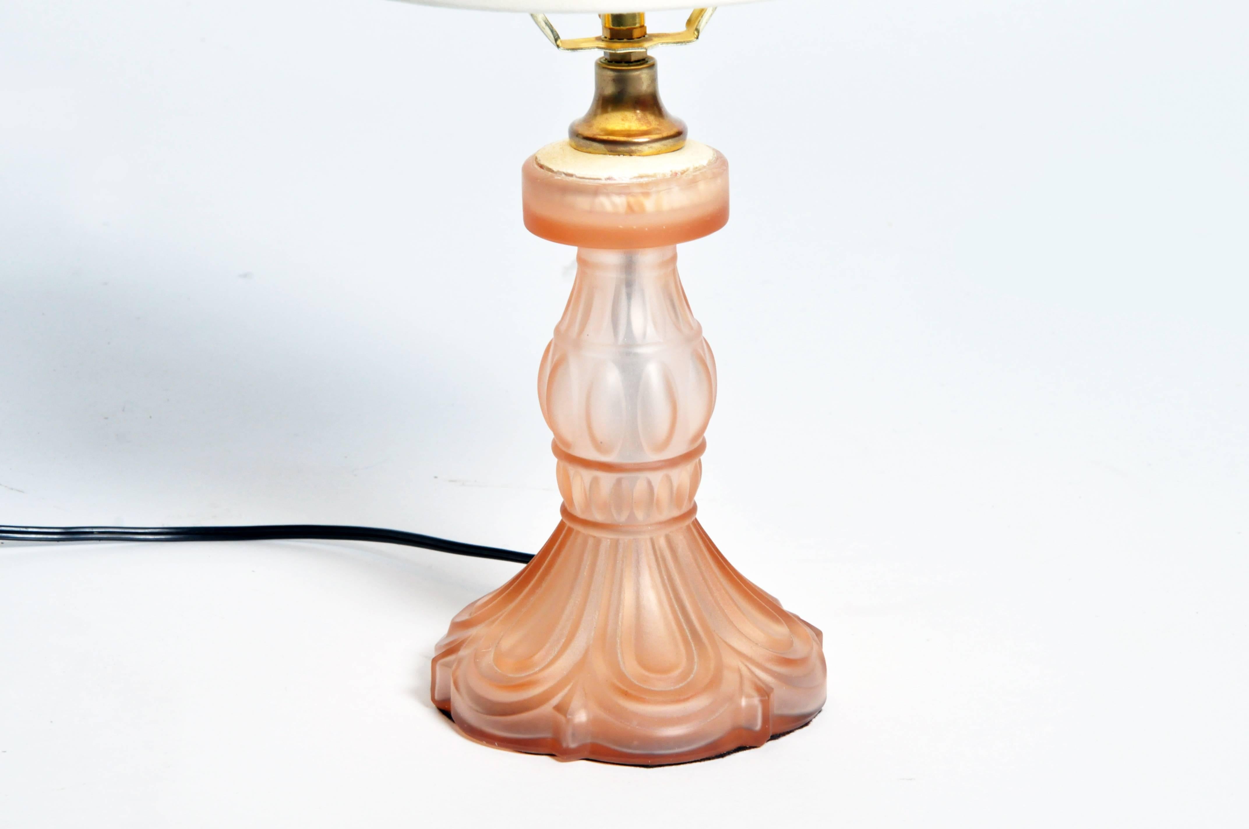Pink Frosted Glass Table Lamp In Good Condition In Chicago, IL