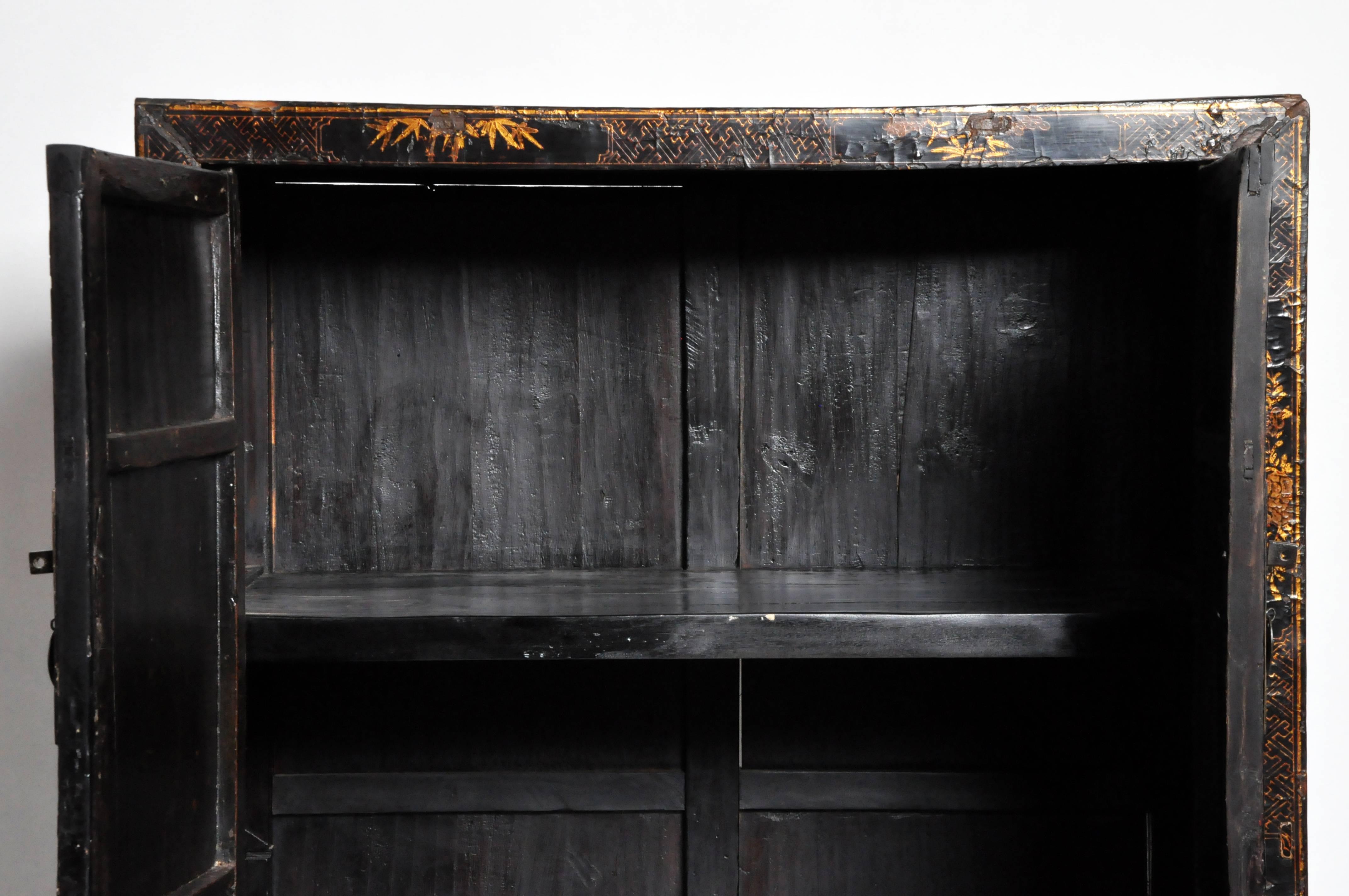 Chinese Cabinet with Hand-Painted Decoration 4