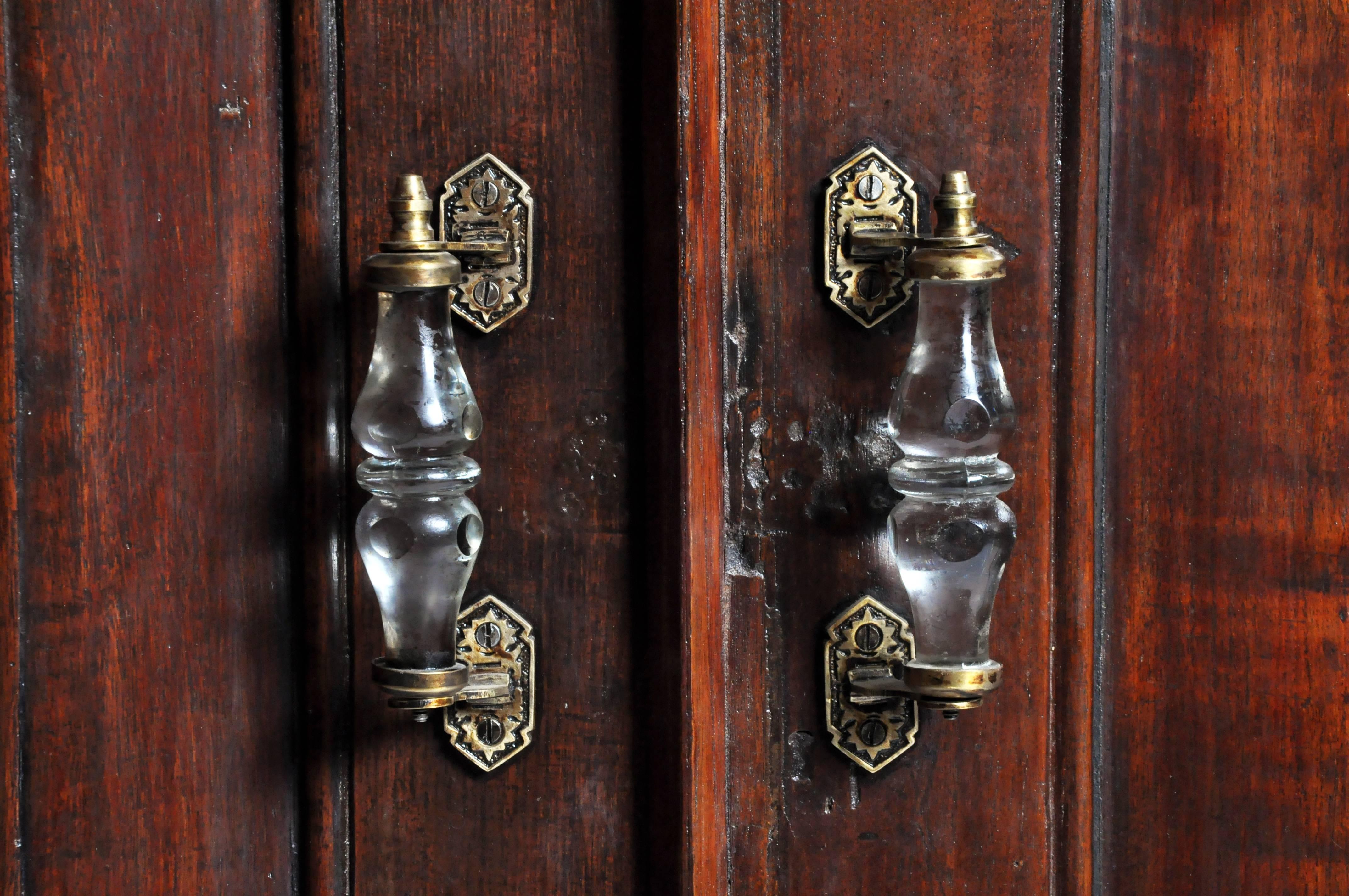 British Colonial Victorian Armoire In Good Condition In Chicago, IL