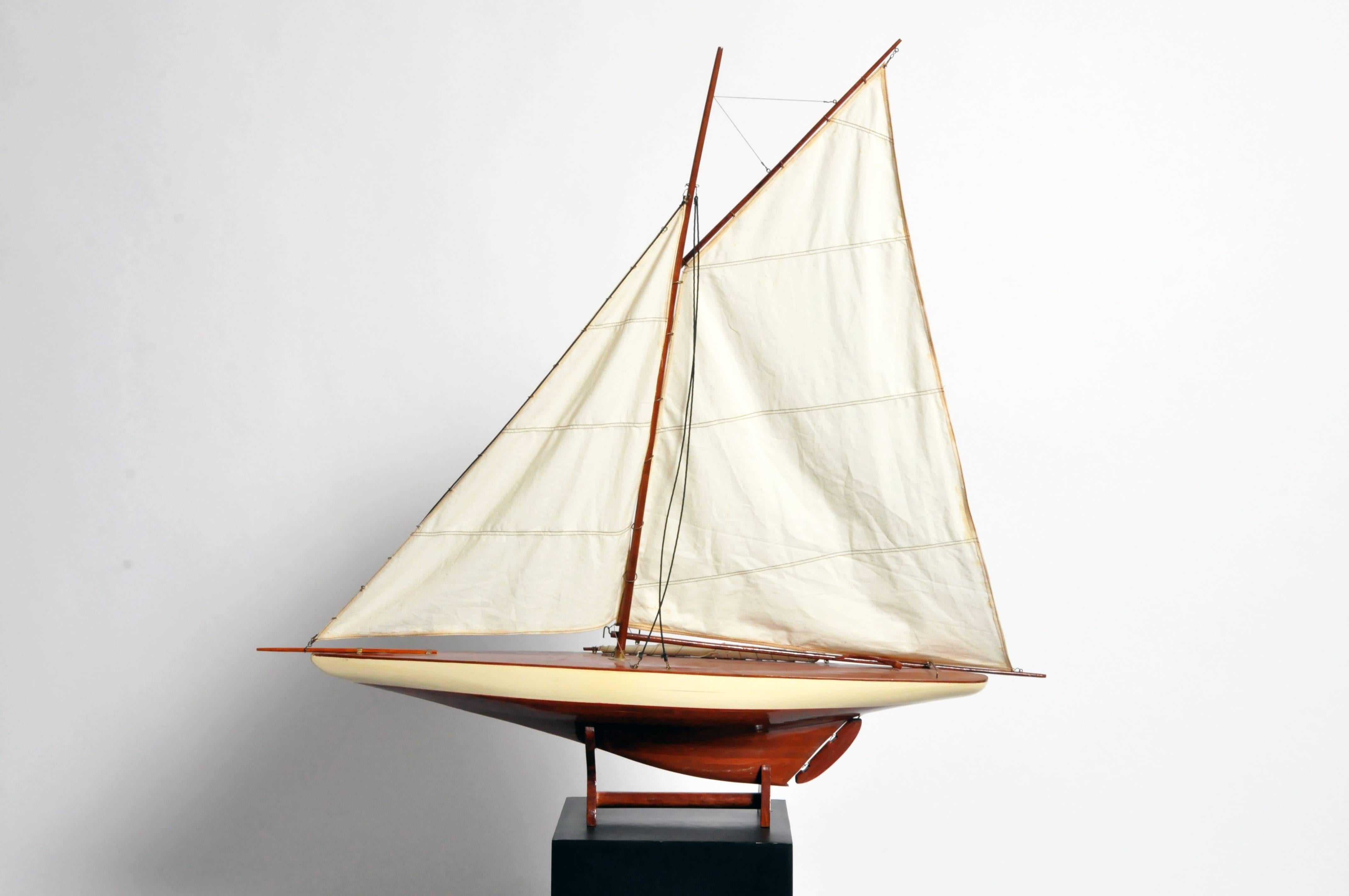 American Pond Boat In Good Condition In Chicago, IL