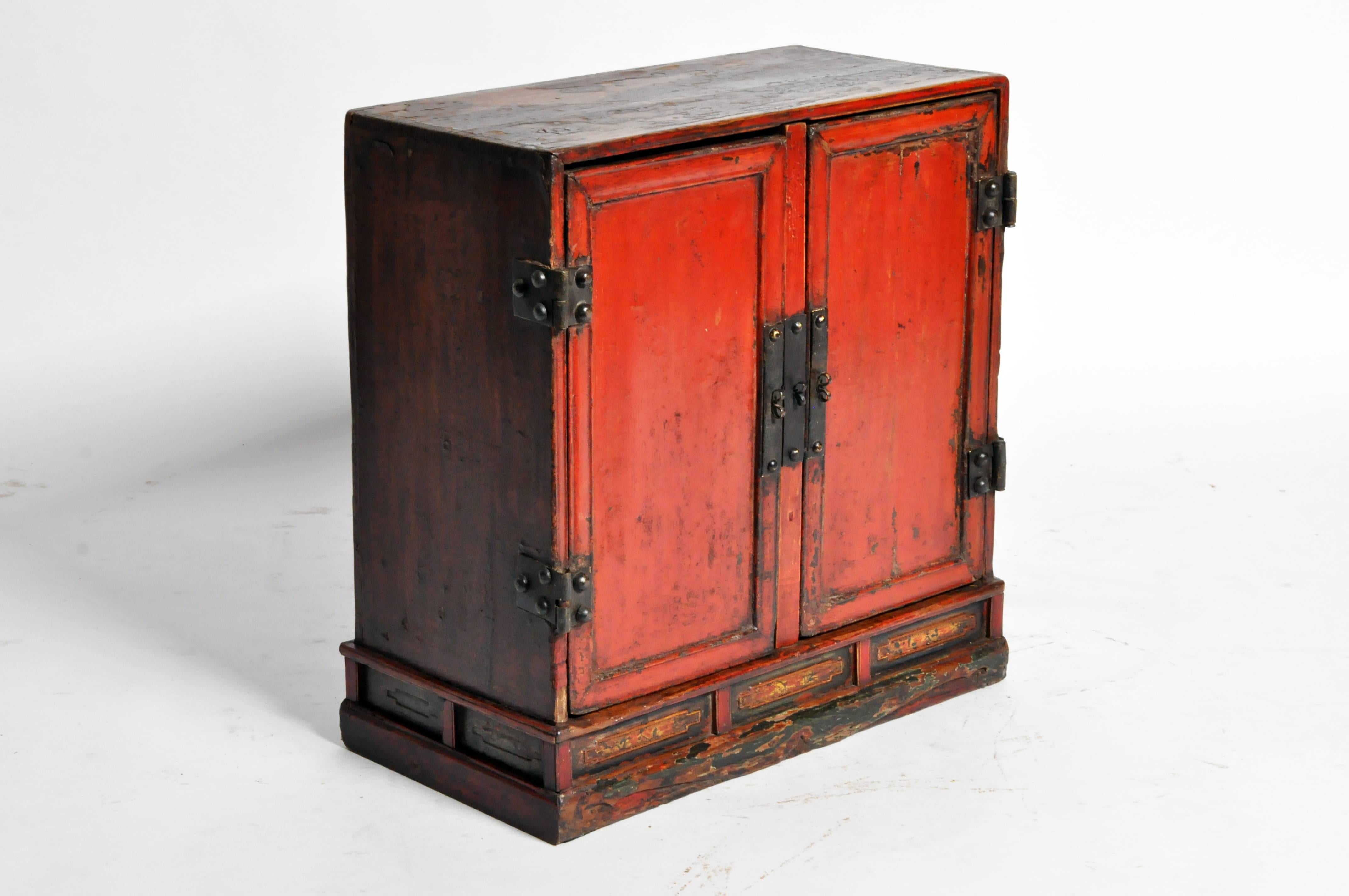 18th Century and Earlier Red Lacquer Chinese Low Chest with Five-Drawers and Original Patina