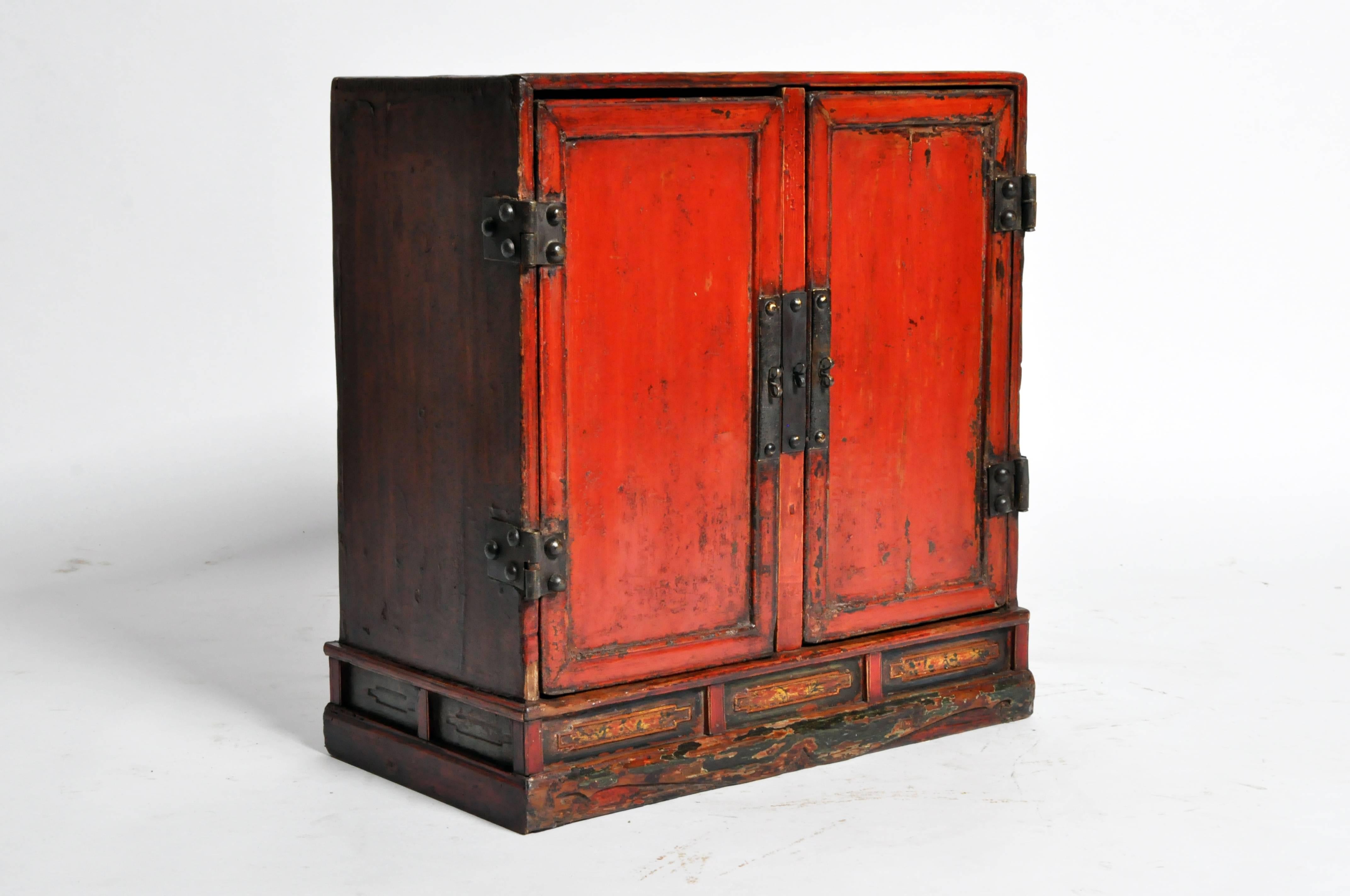 Red Lacquer Chinese Low Chest with Five-Drawers and Original Patina In Good Condition In Chicago, IL