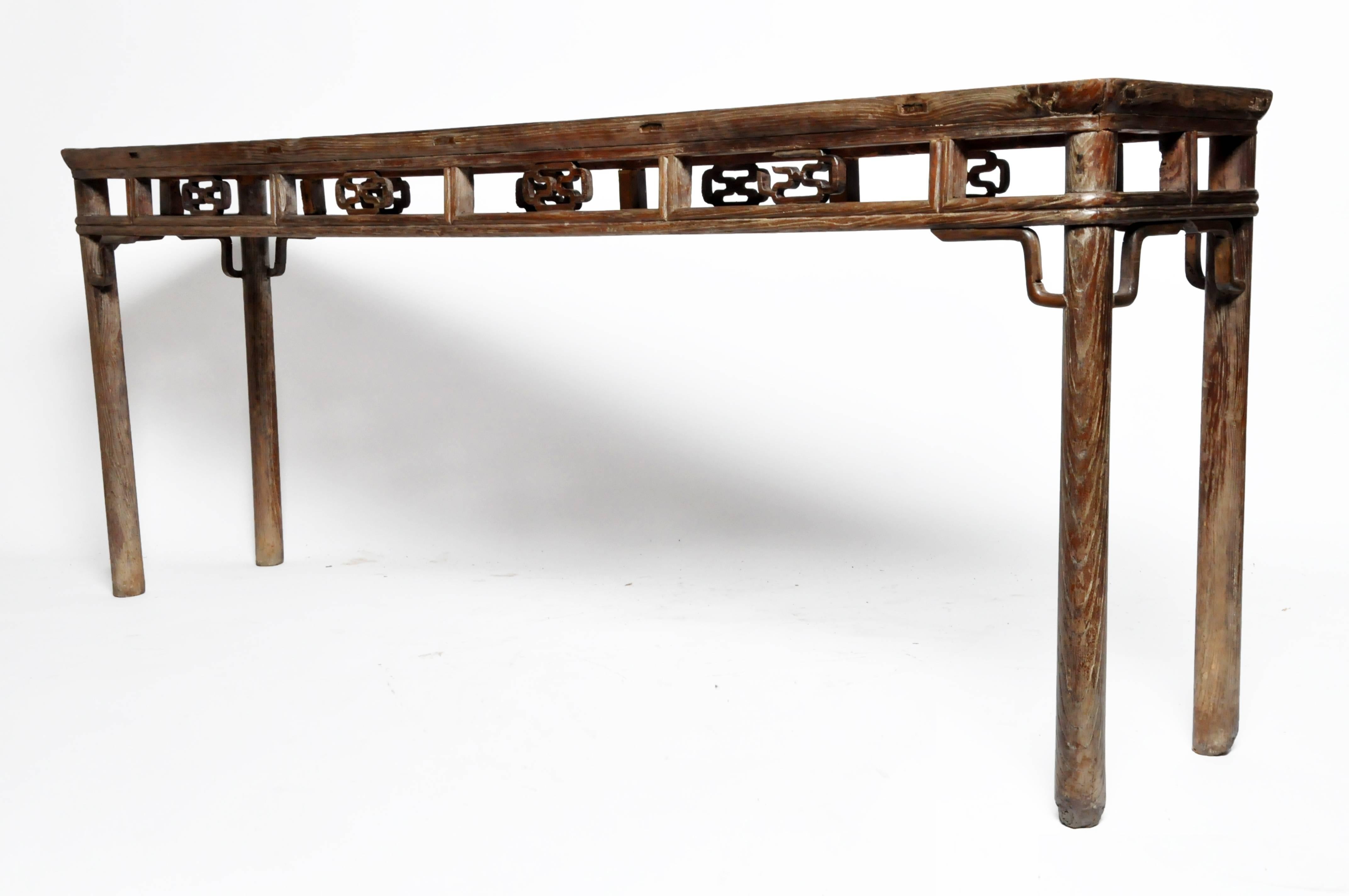 Qing Dynasty Altar Table with Rounded Legs and Original Lacquer In Good Condition In Chicago, IL