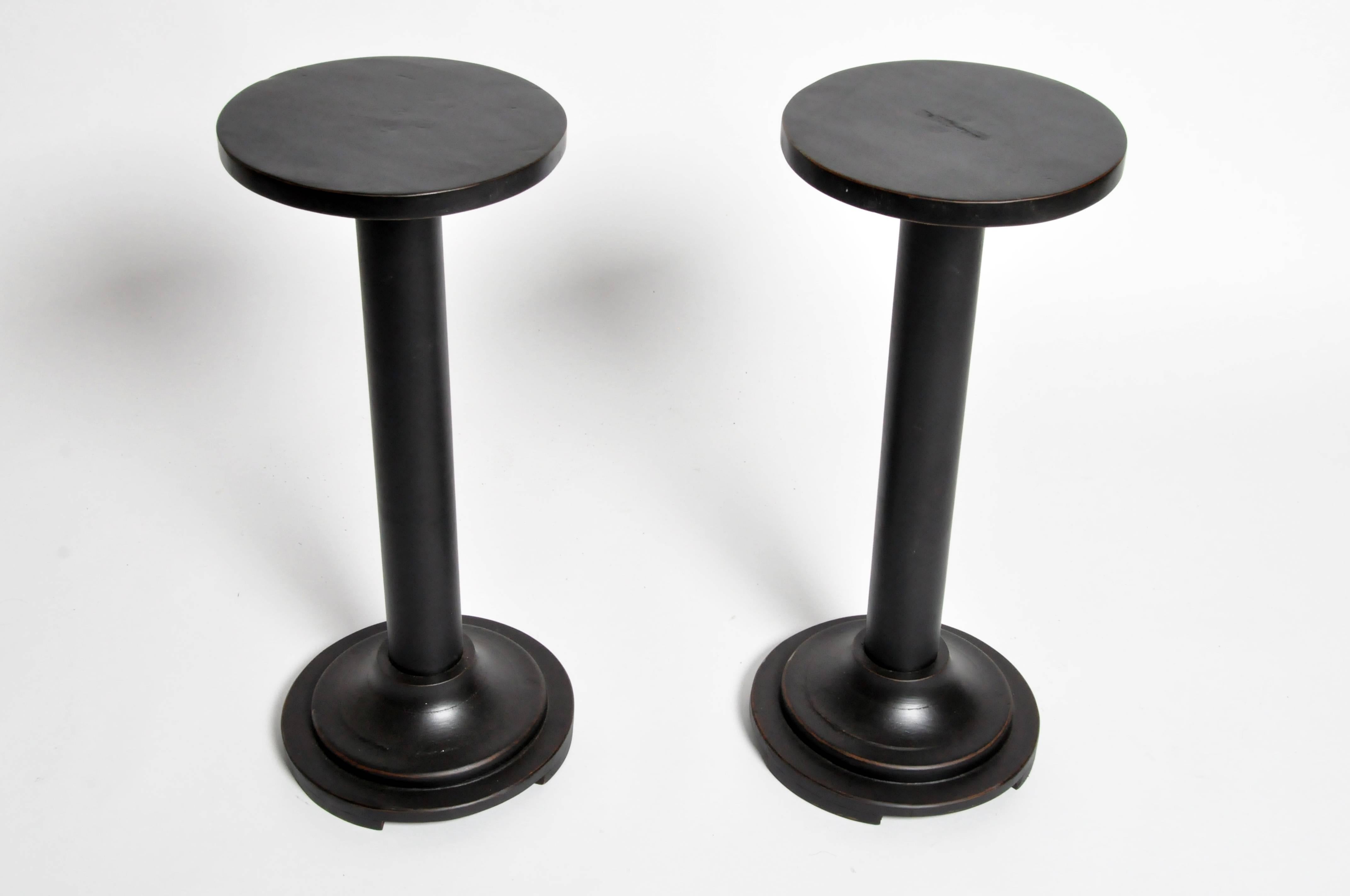 small pedestal stand