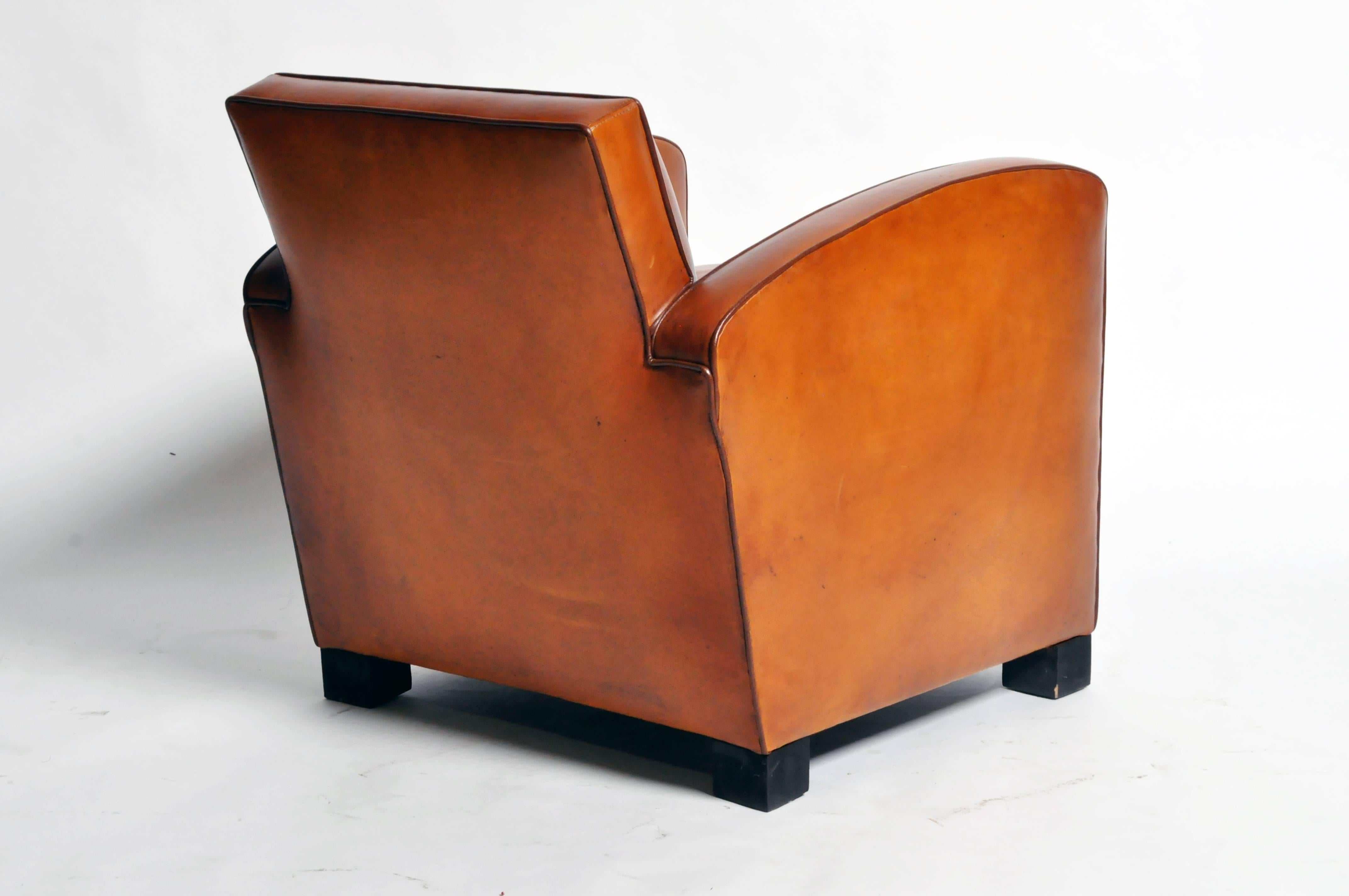 Pair of Parisian Golden Brown Leather Club Chairs with Dark Brown Piping In Good Condition In Chicago, IL