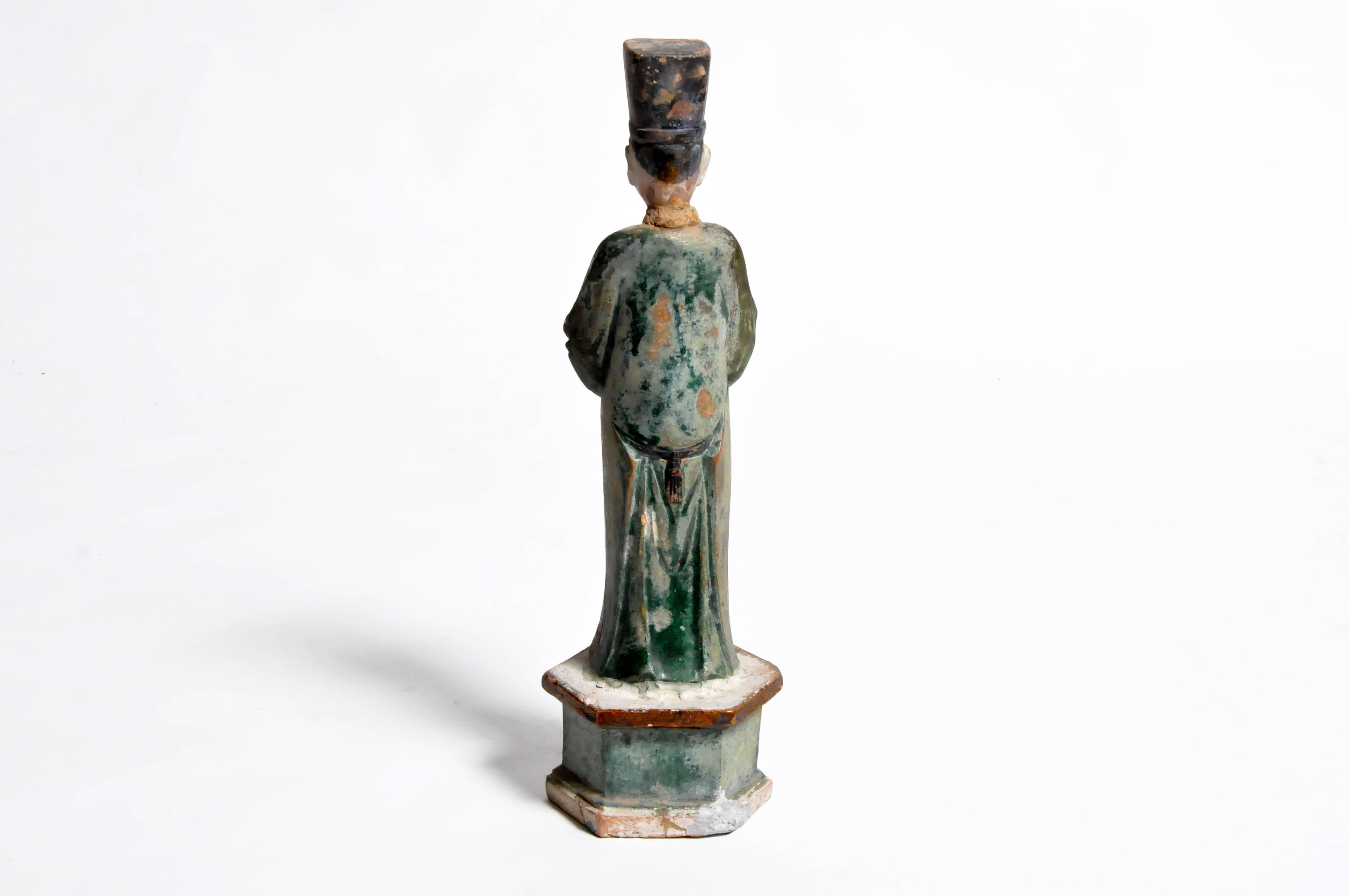 Ming Dynasty Green Glazed Figure of an Attendant In Good Condition In Chicago, IL