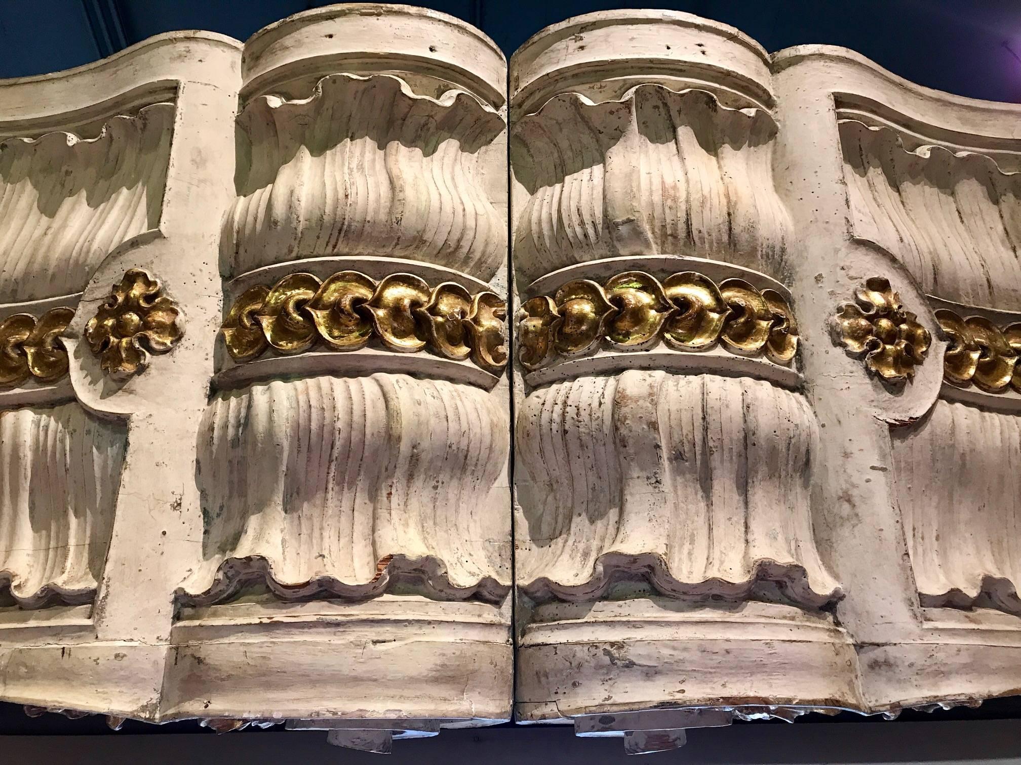 Pair of French Parcel-Gilt Corbels In Good Condition In Chicago, IL