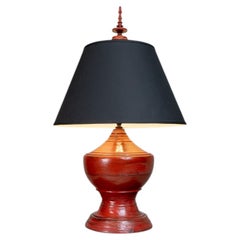 Una lampada a forma di urna sacra birmana