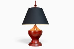 Una lampada a forma di urna sacra birmana