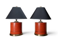 Una coppia di lampade birmane a forma di scatola per noci di betel