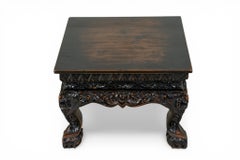 Une table basse « Dragon Leg »