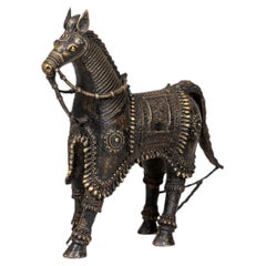 Une figurine en laiton représentant un cheval Une figurine en laiton représentant un cheval Une figurine en laiton représentant un cheval