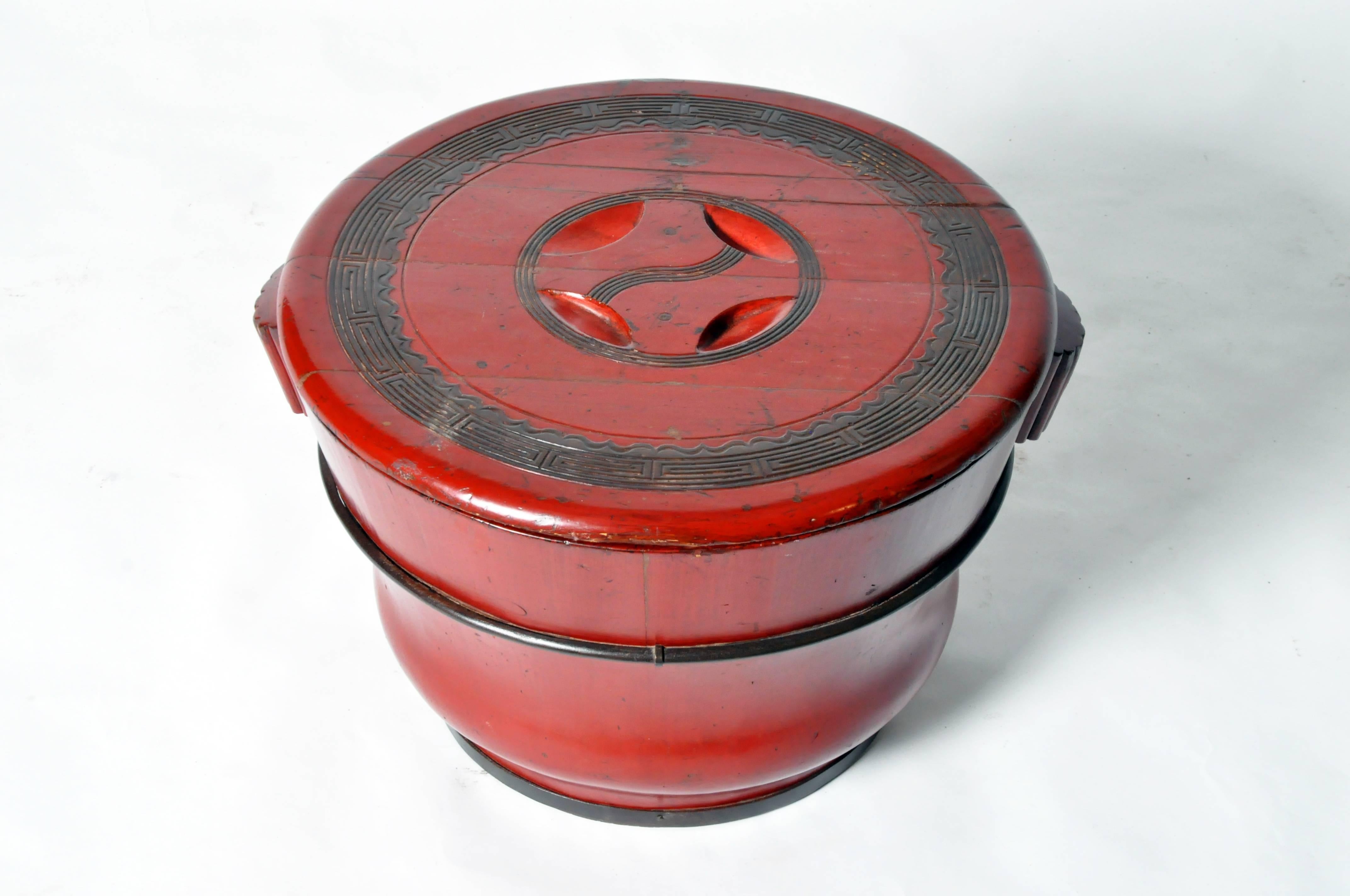 This Chinese rice container is from Jiangsu, China and made from softwood. It was used to store rice and has a lid.