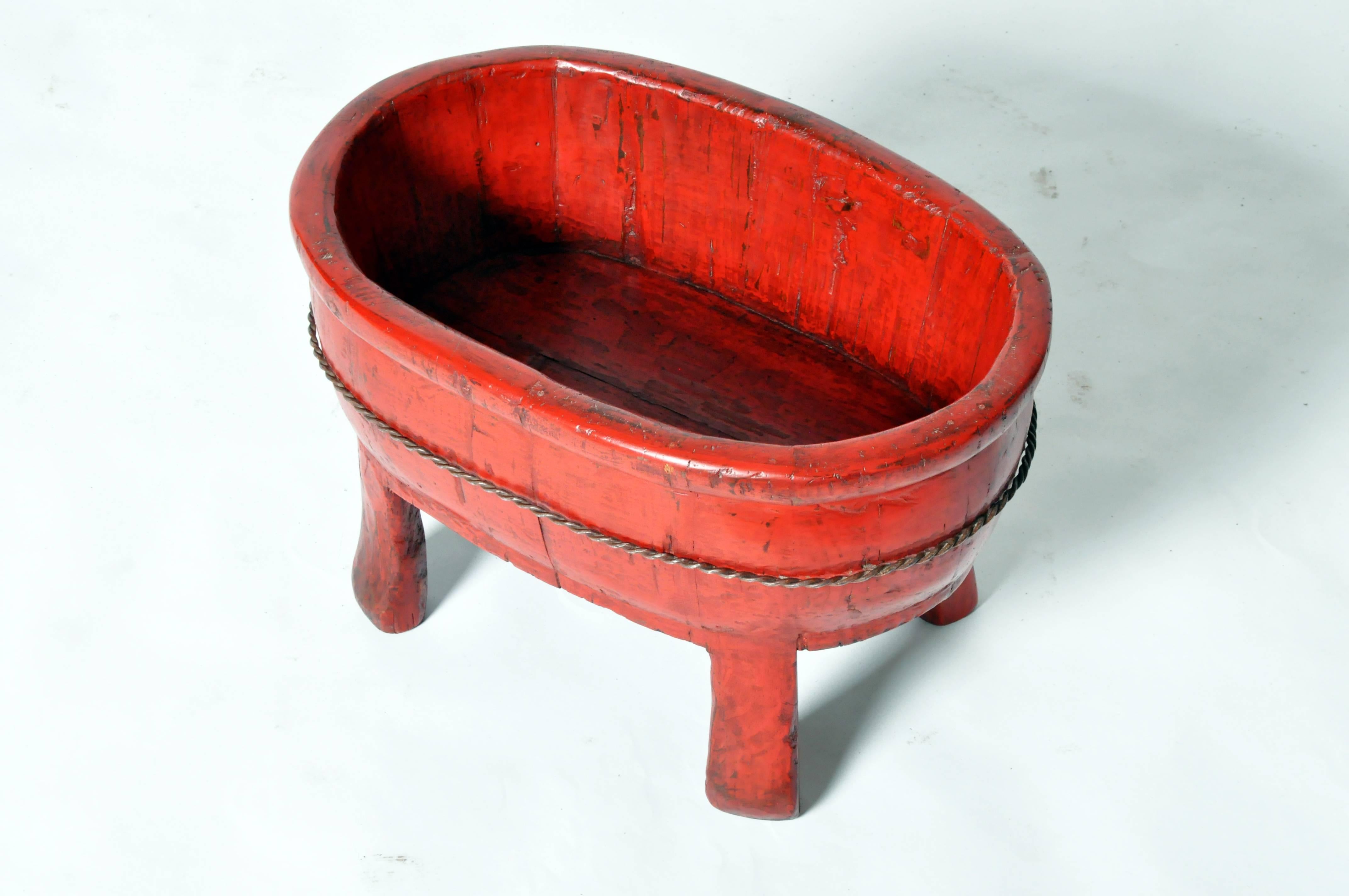 This Chinese basin is from Zhejiang, China and is made from fir wood.