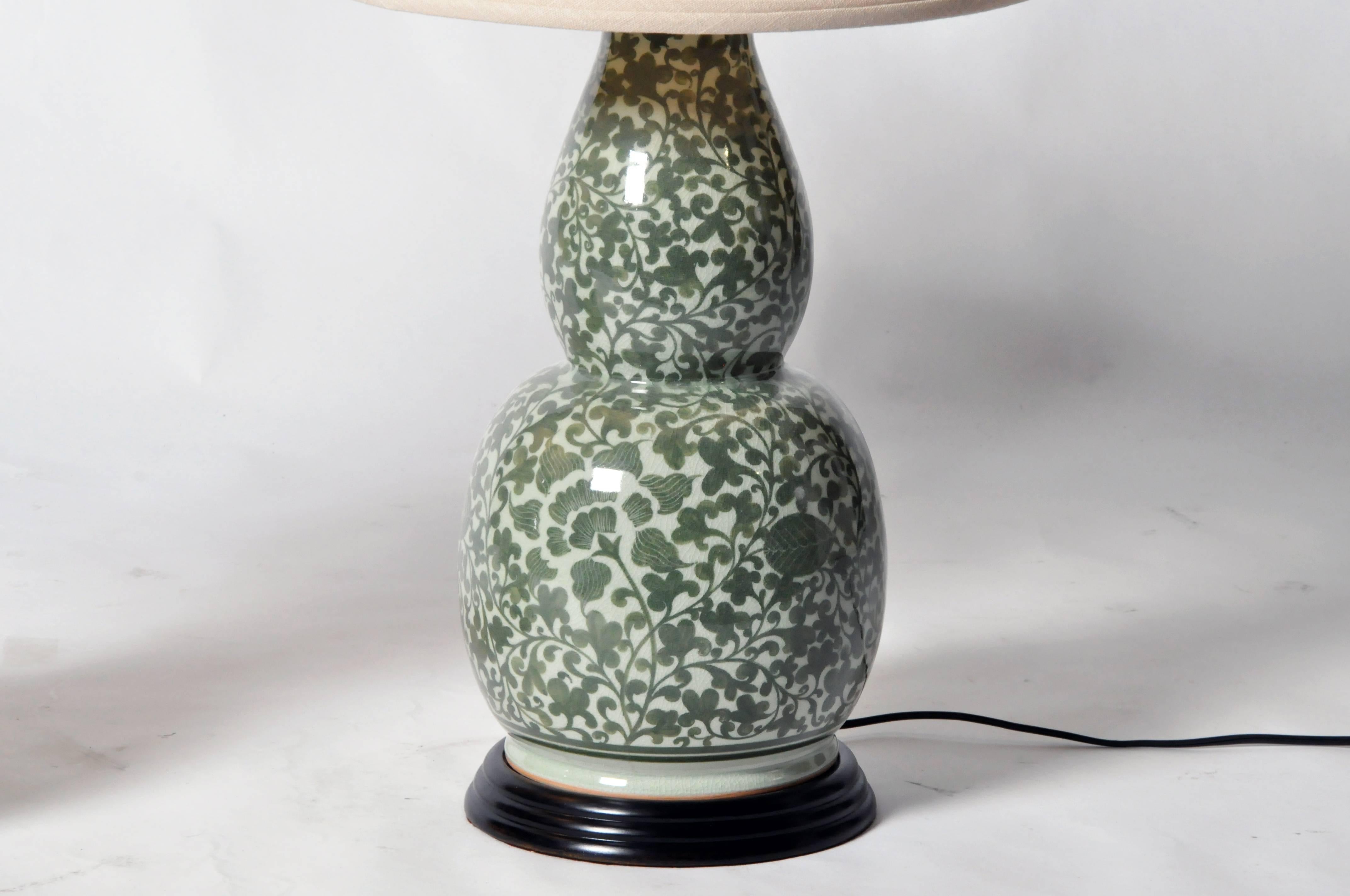 Floral Motif Double Gourd Form Vase Table Lamp 2