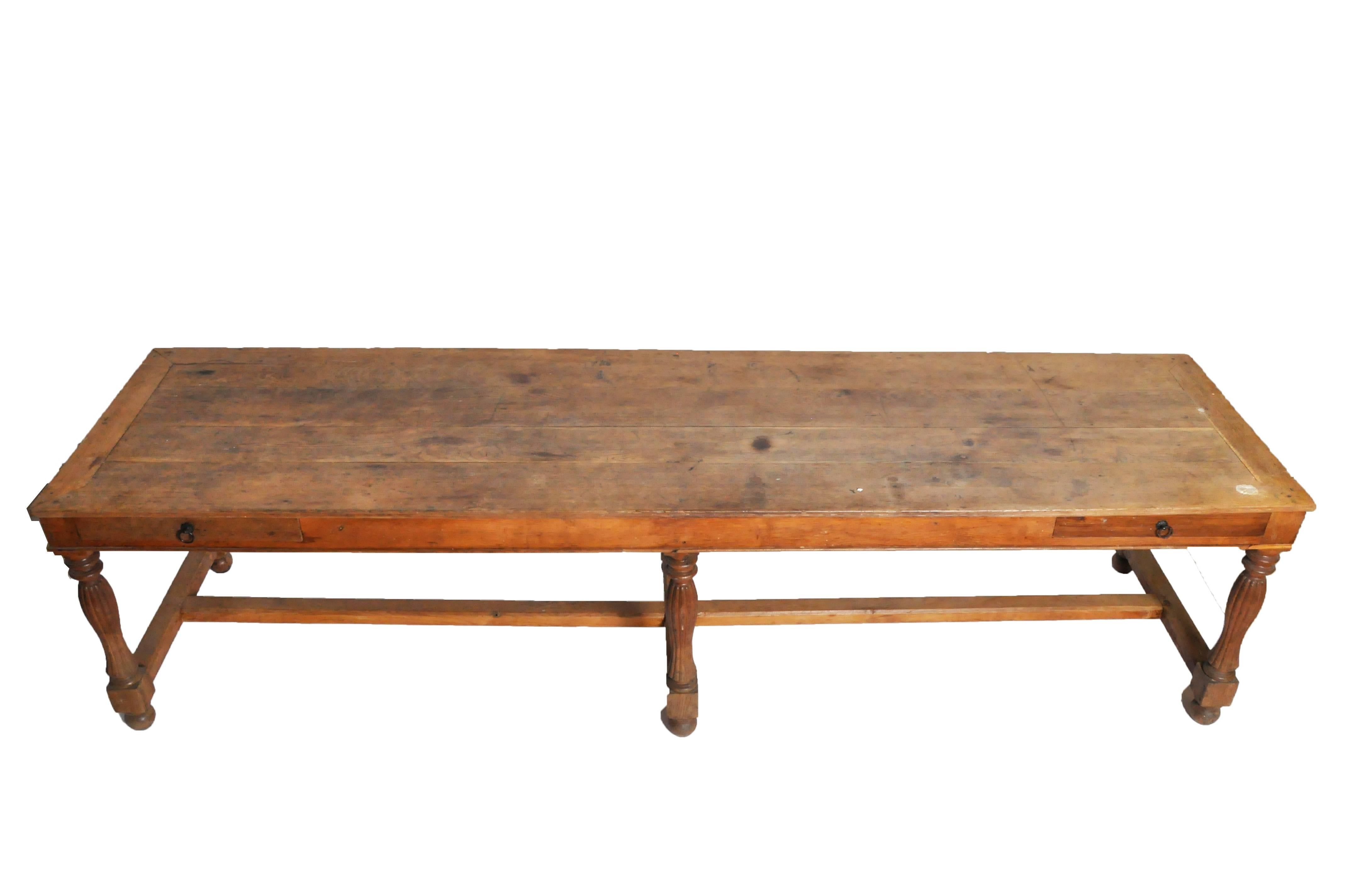 This dining table is from France and is made from oak and walnut wood, circa 19th century.