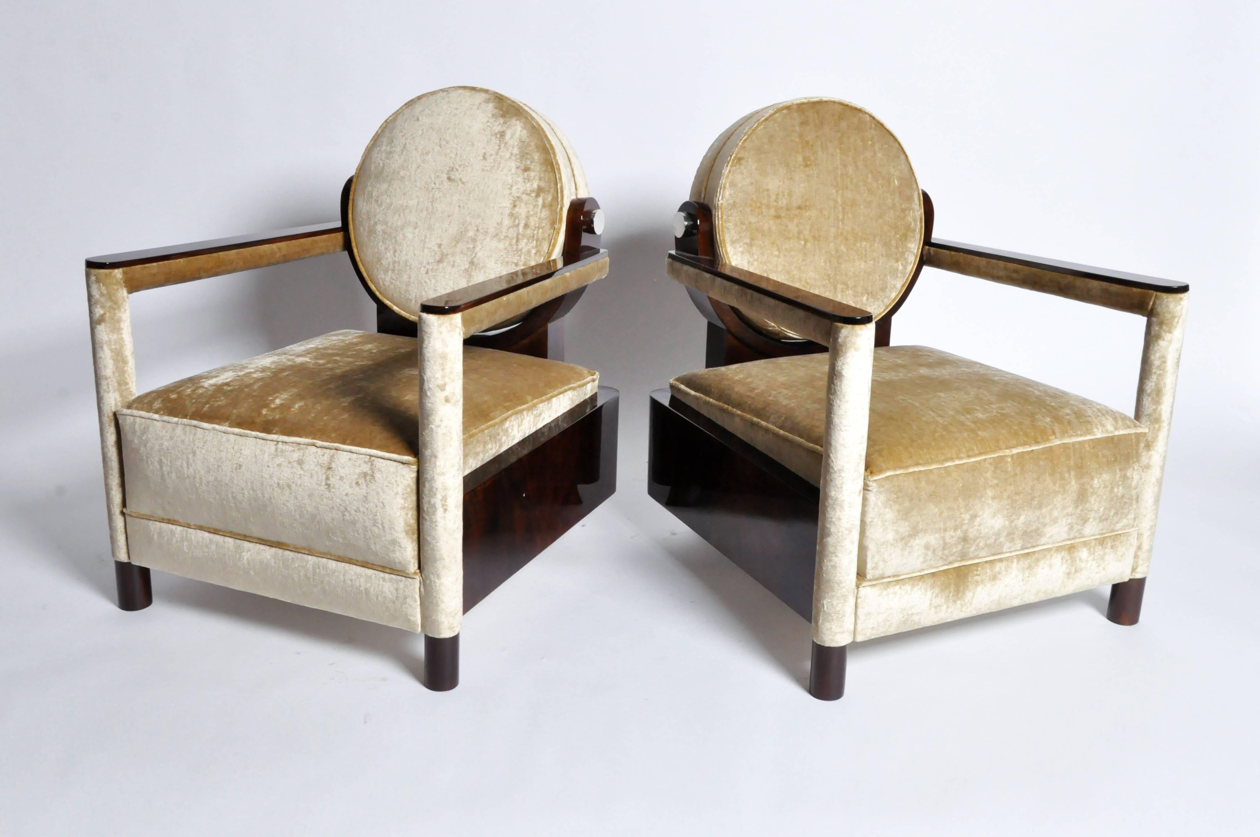 This impressive pair of Transylvania-style armchairs are newly made from Hungary and are made from walnut veneer.
  