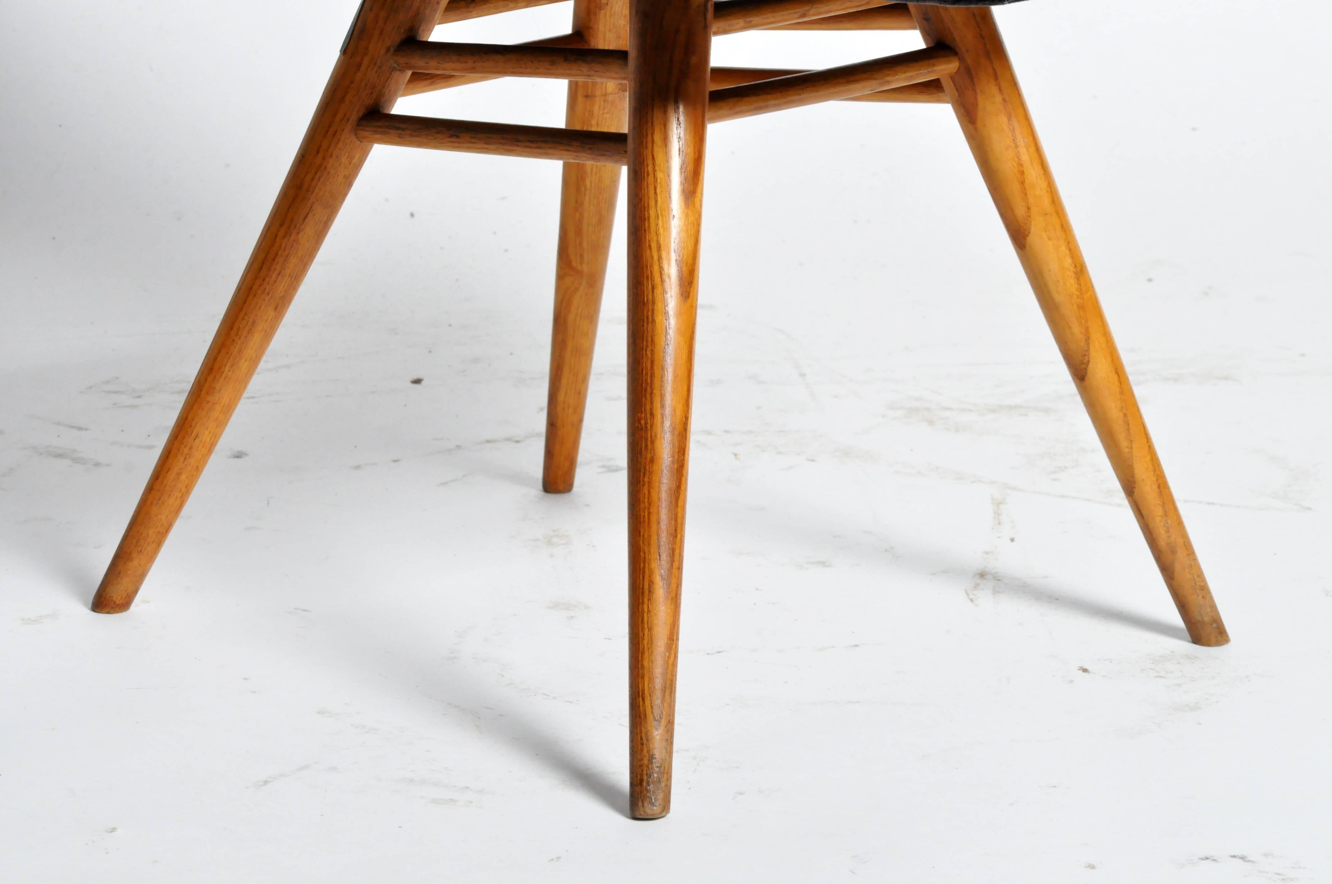 Pair of Italian Style Eggshell-Shape Chairs 3