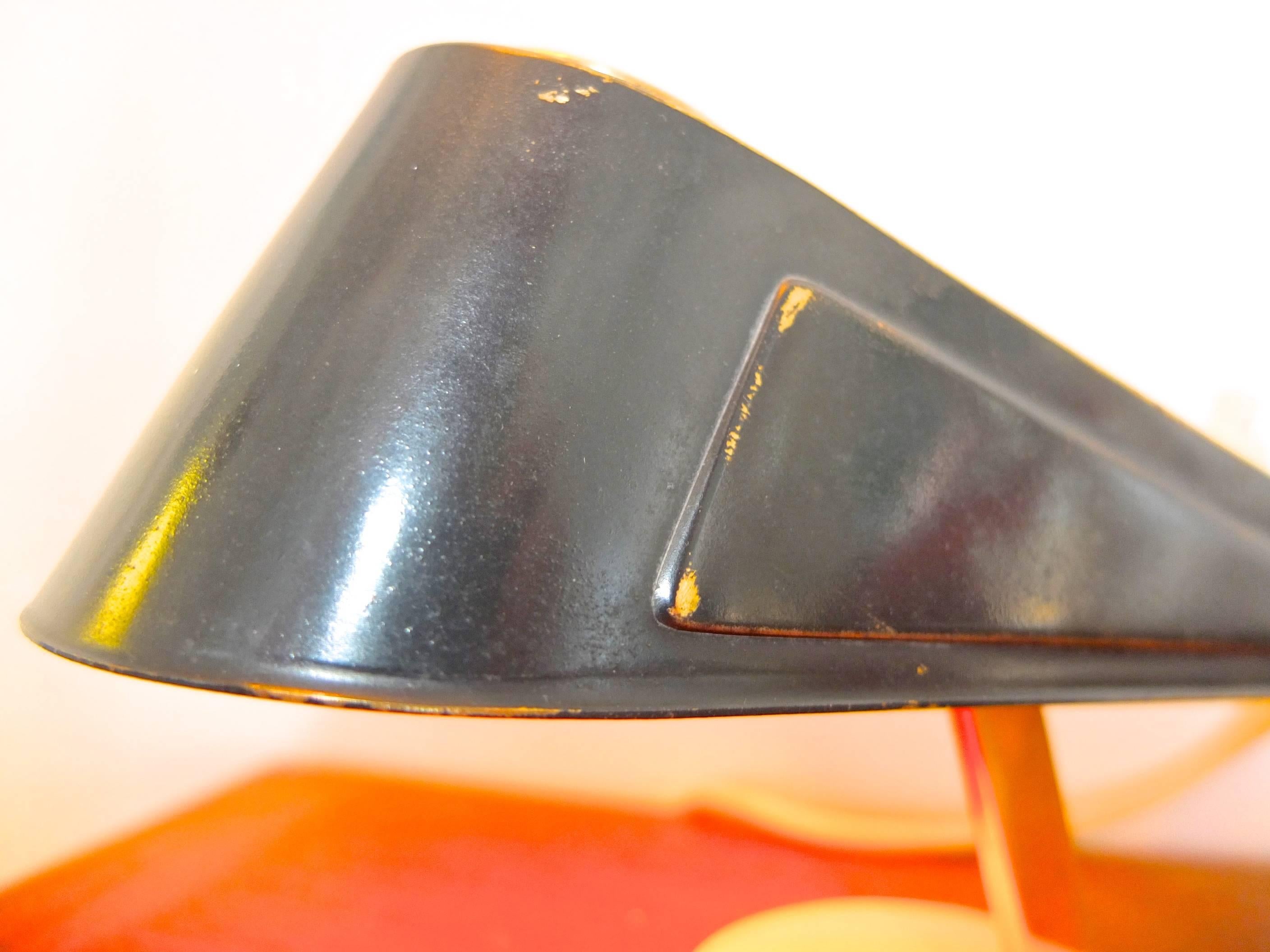 1950s Petite Wedge-Form Desk Lamp In Good Condition For Sale In Hanover, MA