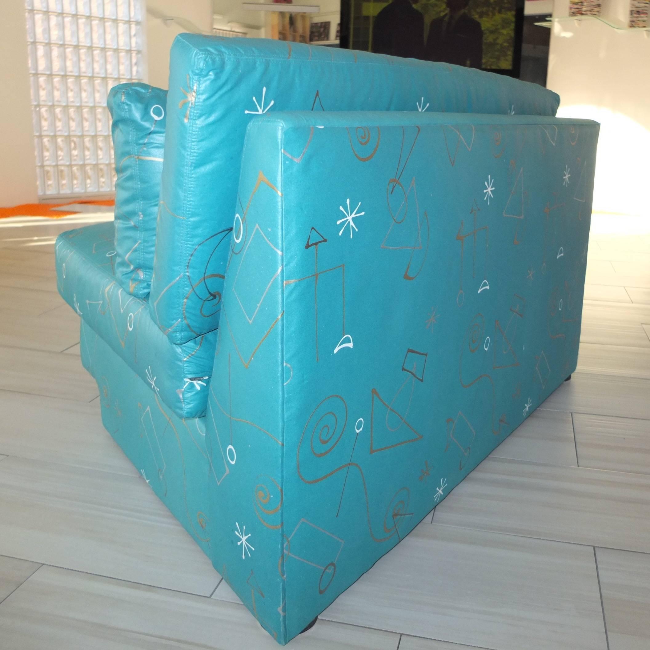 Paire de chaises pantoufles en forme de comptoir en tissu peint à la main en vente 2