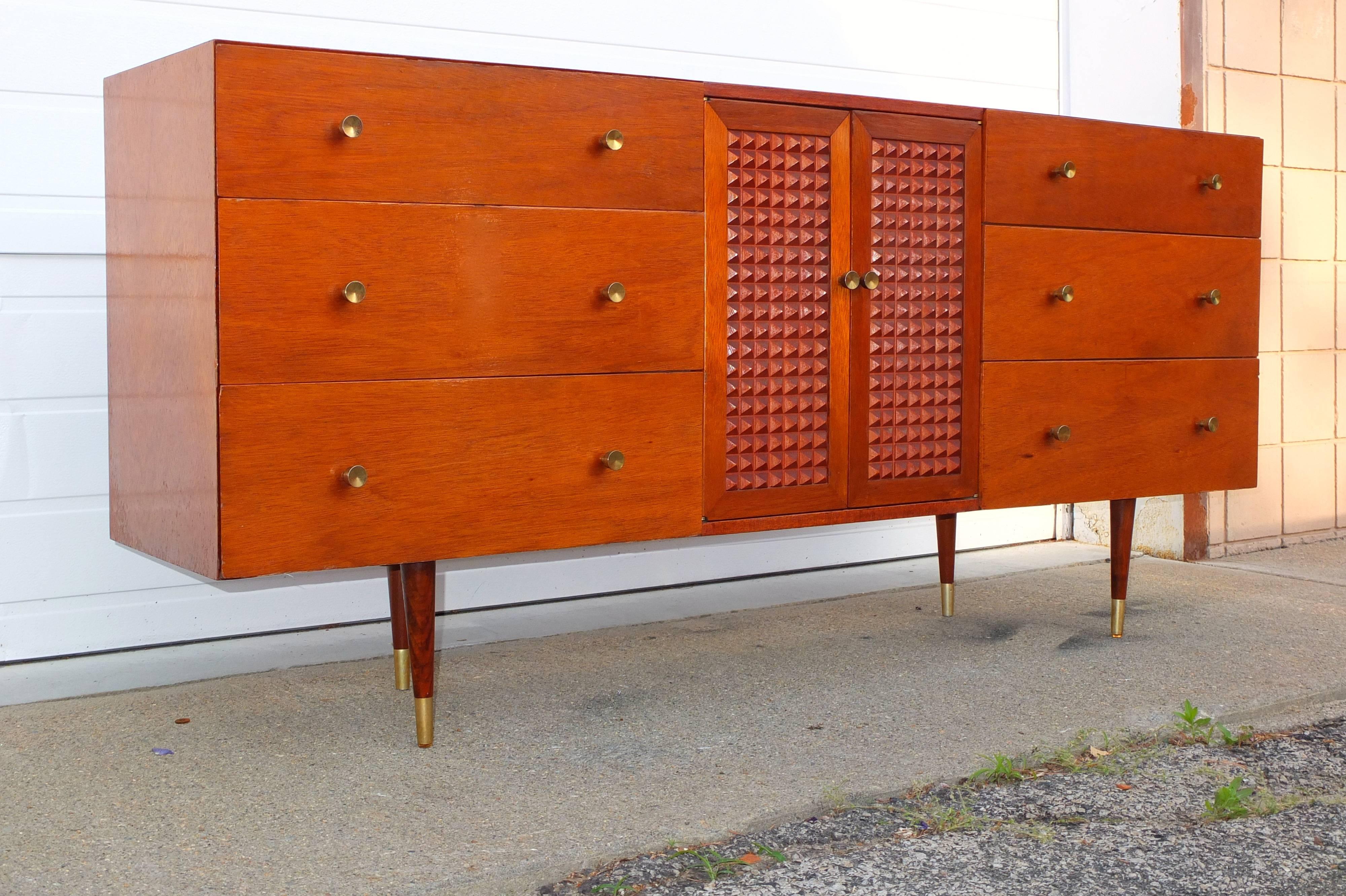 Mid-Century Modern Chest of Drawers In Good Condition In Hanover, MA