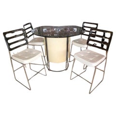 Vintage Stehende Bar
Vier Hocker Vintage Stehende Bar
Vier Hocker