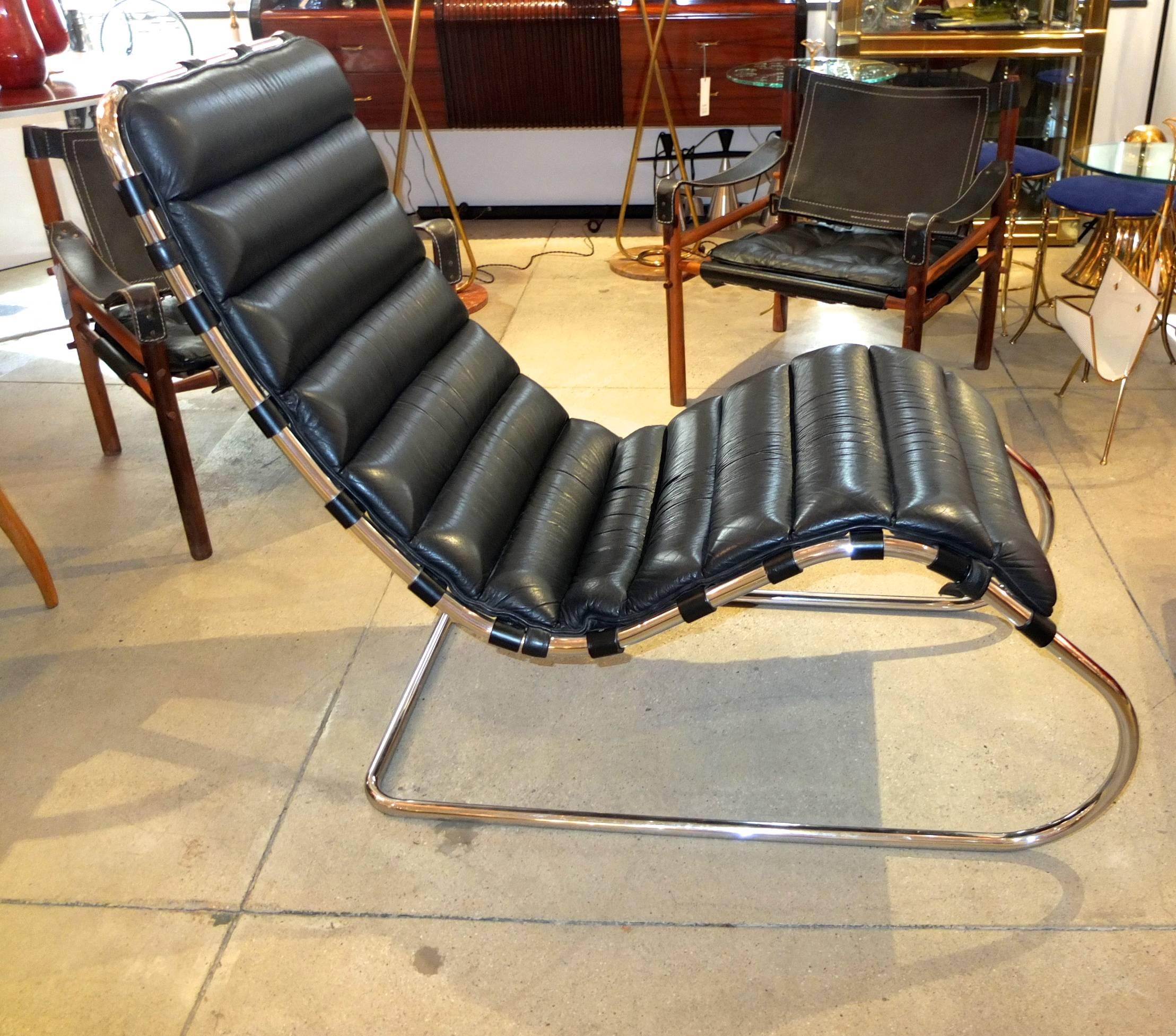 BG Galleries HOLIDAY SALE until 15 December 2023

Ludwig Mies van der Rohe’s MR Chaise Lounge was designed in 1927 as part of his contribution to the Weissenhof exhibit in Stuttgart, Germany. 
Black leather chaise having a cantilevered tubular