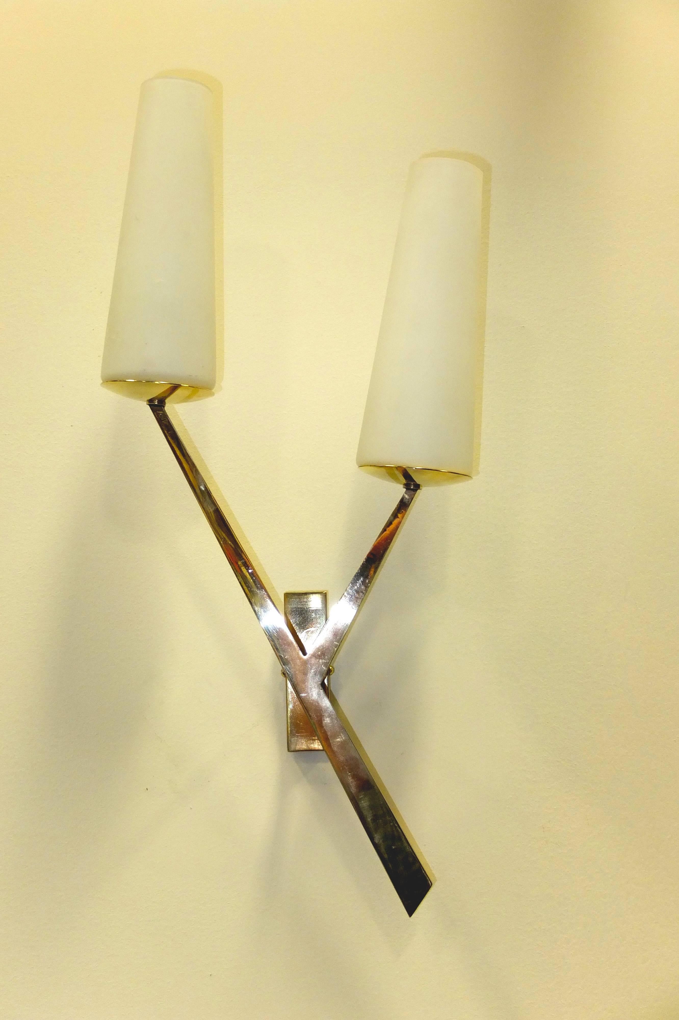 Royal Lumiere for Lunel Brass Y Form Wall Sconce In Excellent Condition For Sale In Hanover, MA