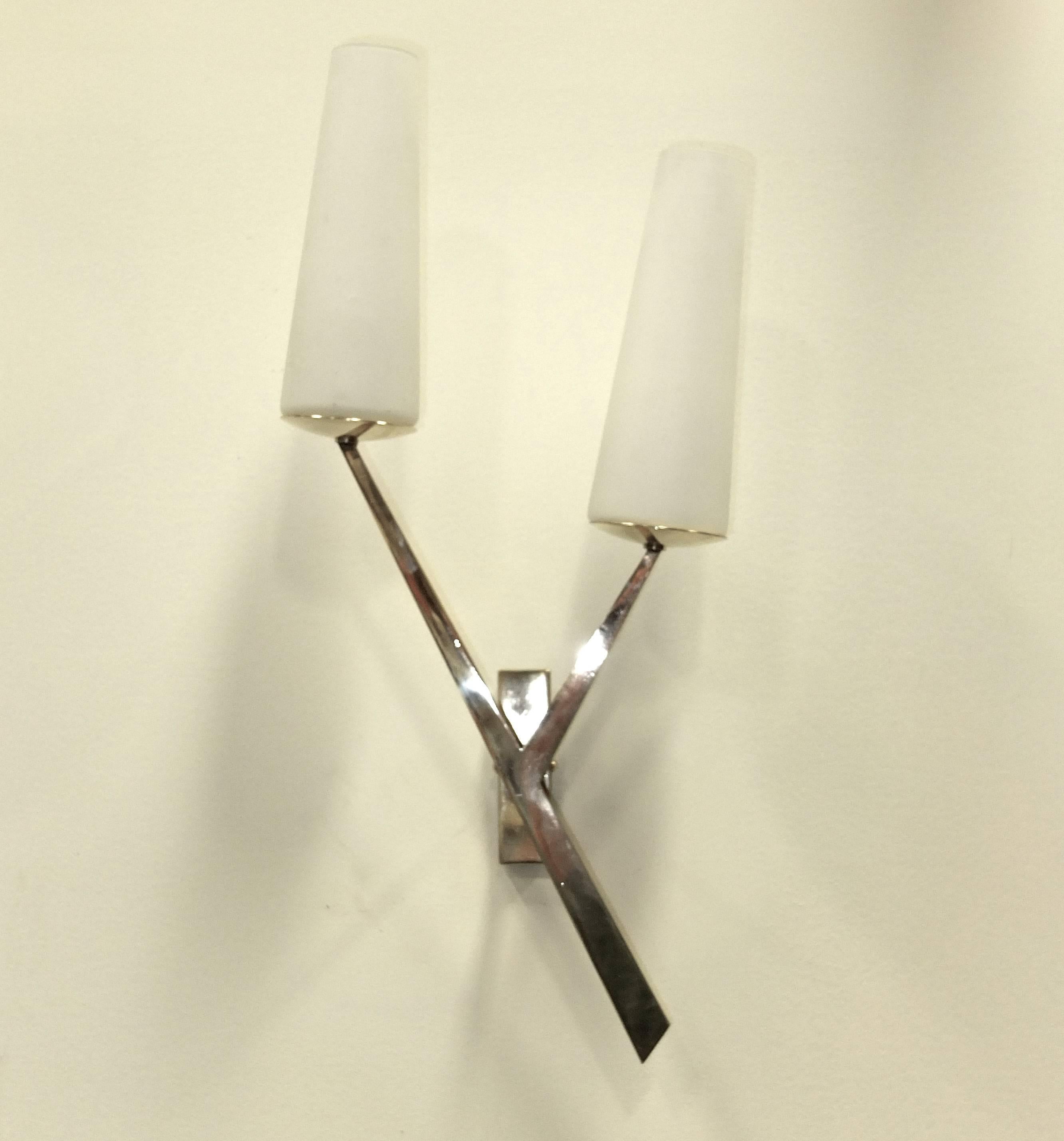 Mid-Century Modern Royal Lumiere for Lunel Brass Y Form Wall Sconce For Sale