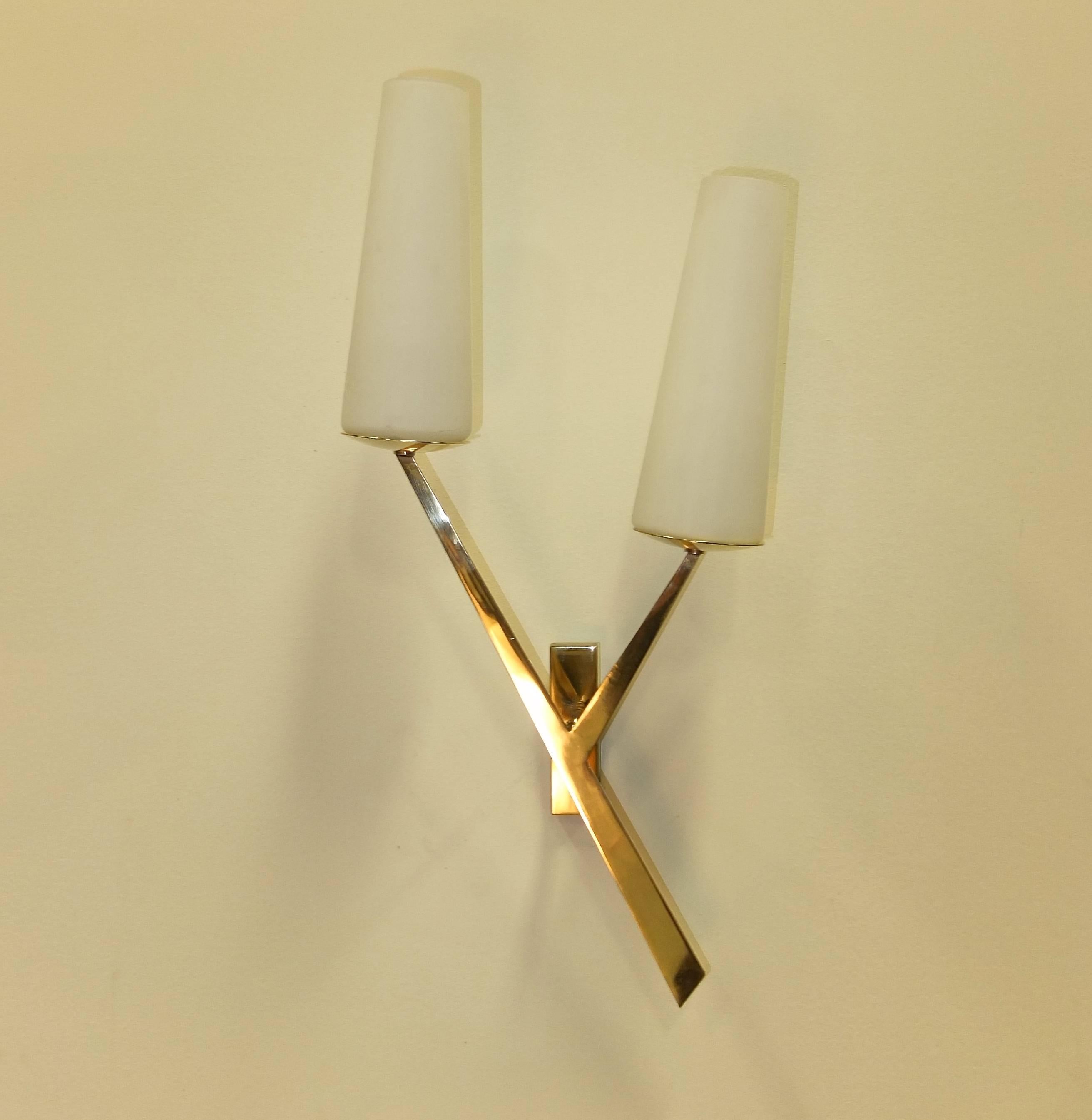 French Royal Lumiere for Lunel Brass Y Form Wall Sconce For Sale