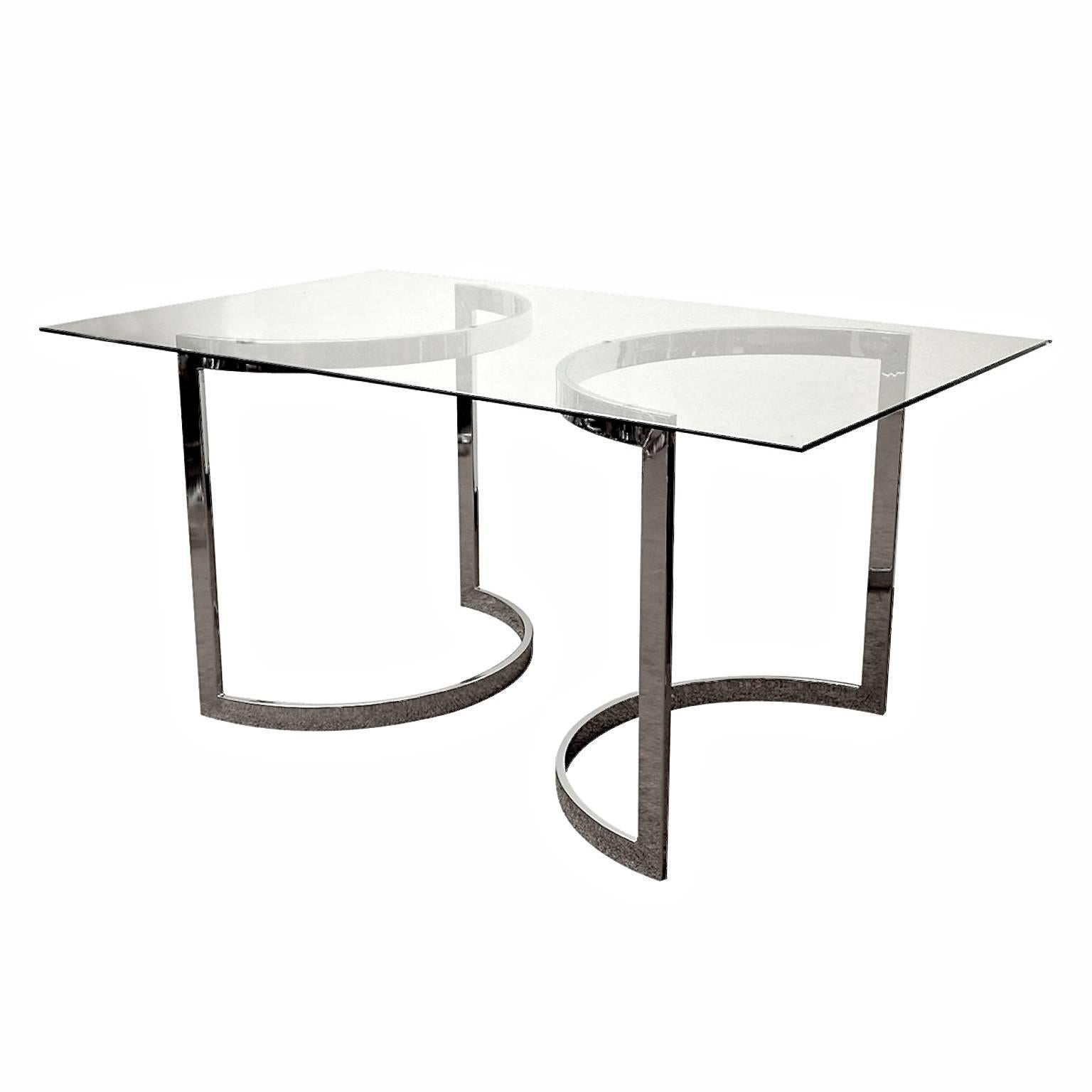 This 1970s table consists of a pair of chromed steel demilune bases which can be configured to face inwards or outwards. The bases measures 29