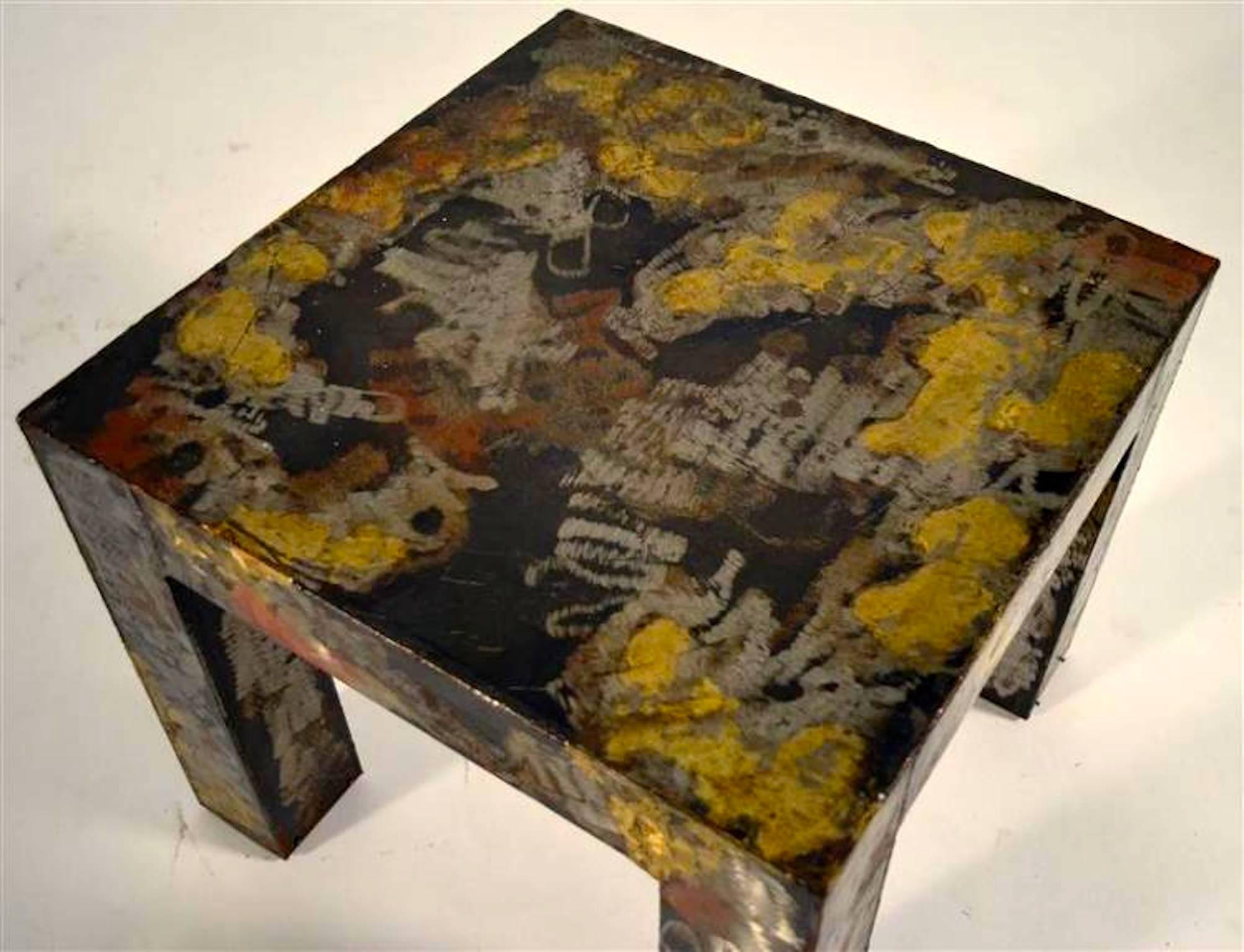 Brutalisme Paire de tables d'appoint en métal patiné de style brutaliste