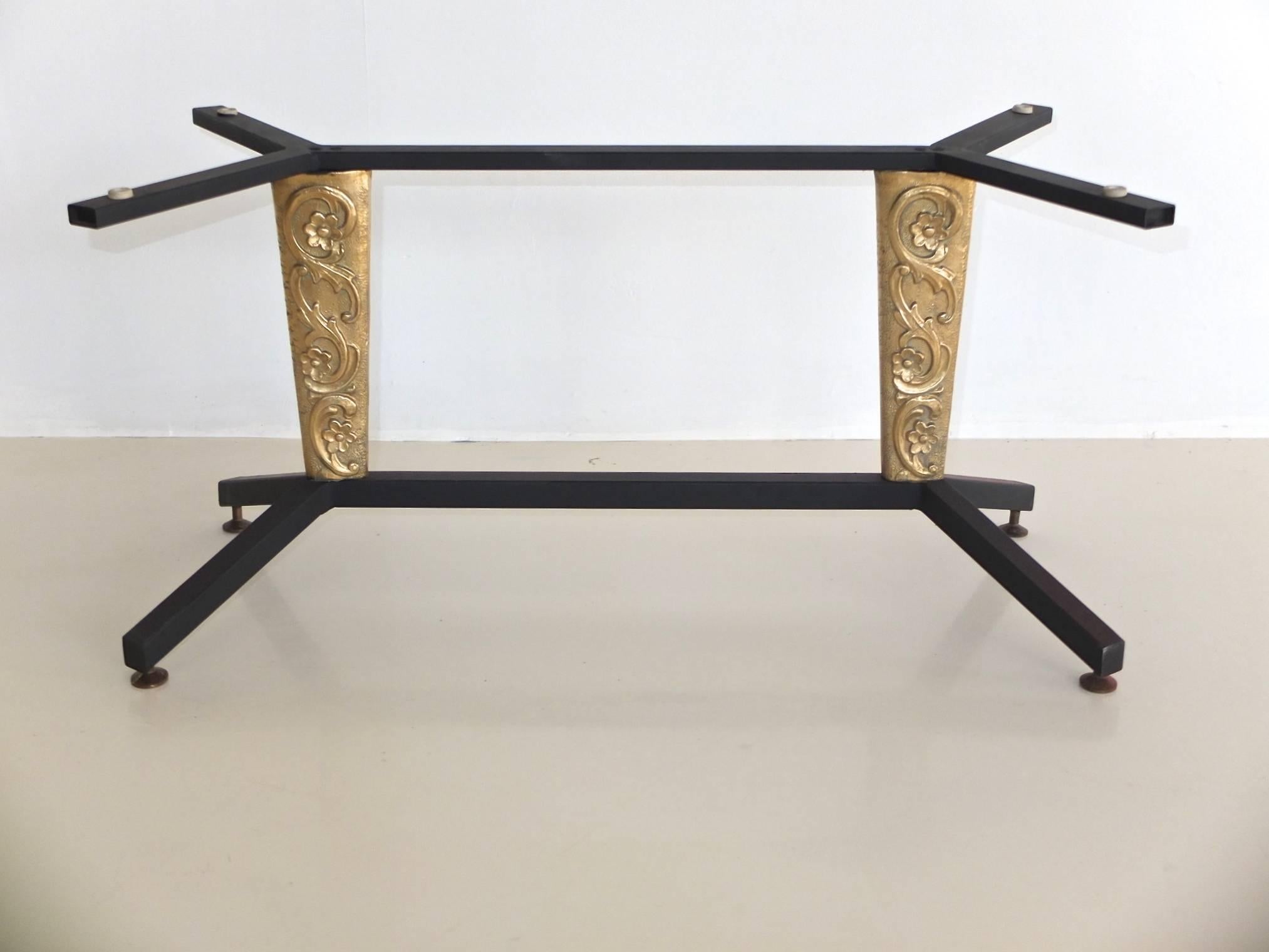 1960s Italian Coffee Table with Elliptical Brass Tray Top For Sale 2