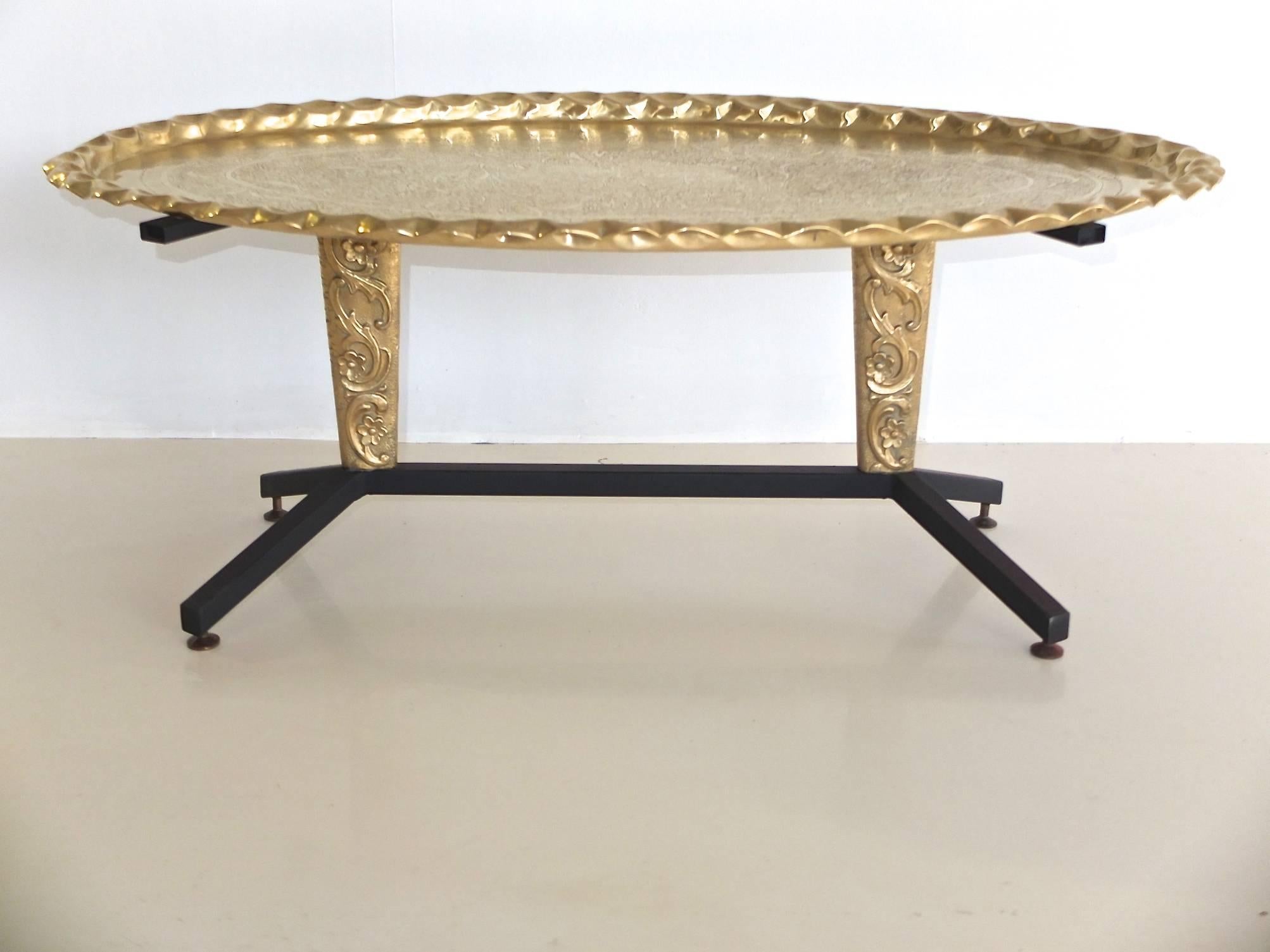 Mid-Century Modern 1960s Italian Coffee Table with Elliptical Brass Tray Top For Sale