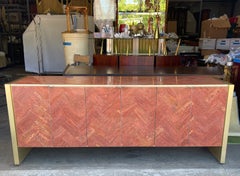 Ello - Buffet rouge persan en travertin et laiton