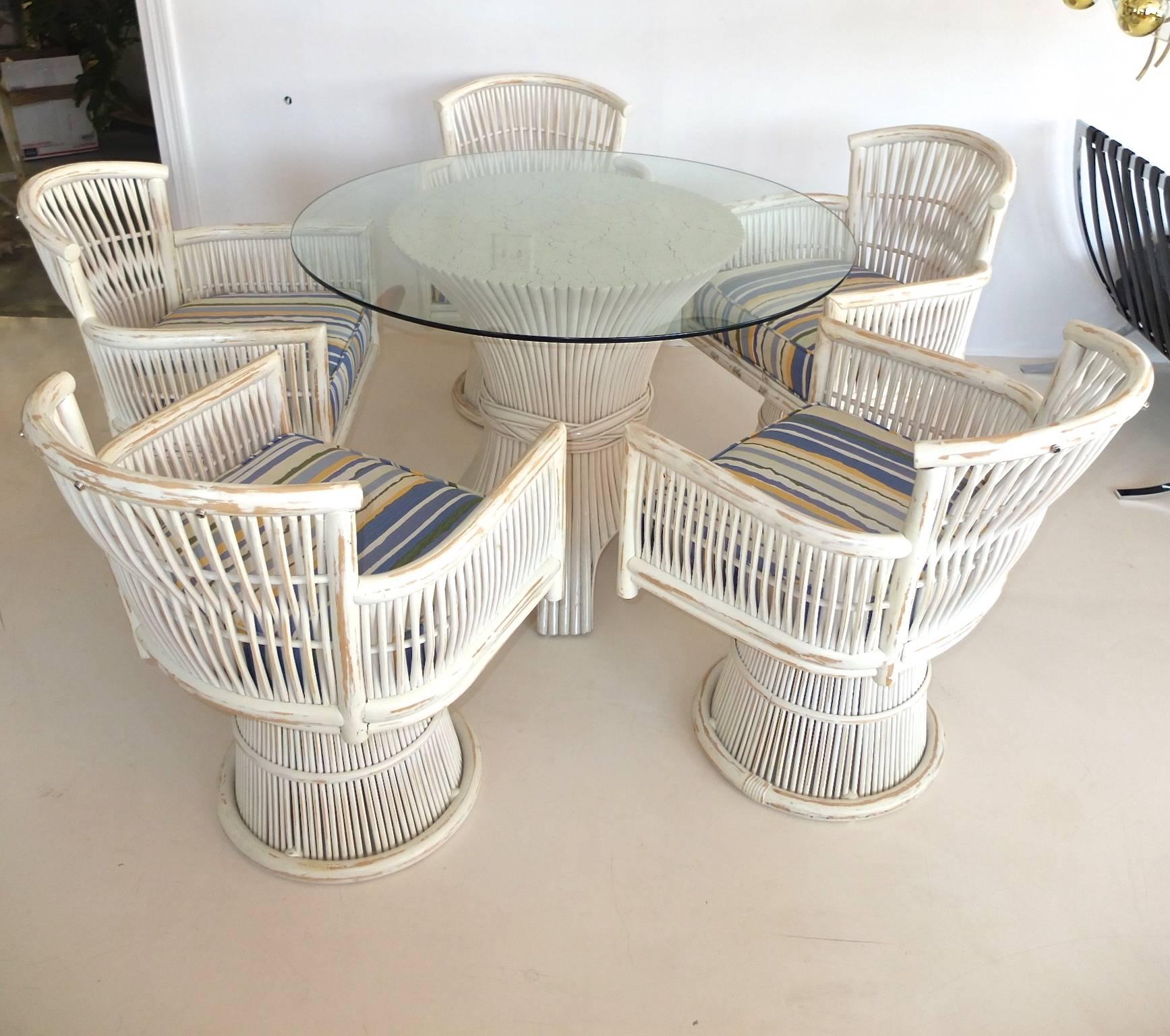 Table de salle à manger Ficks Reed Bamboo Sheaf et cinq chaises pivotantes en vente 3