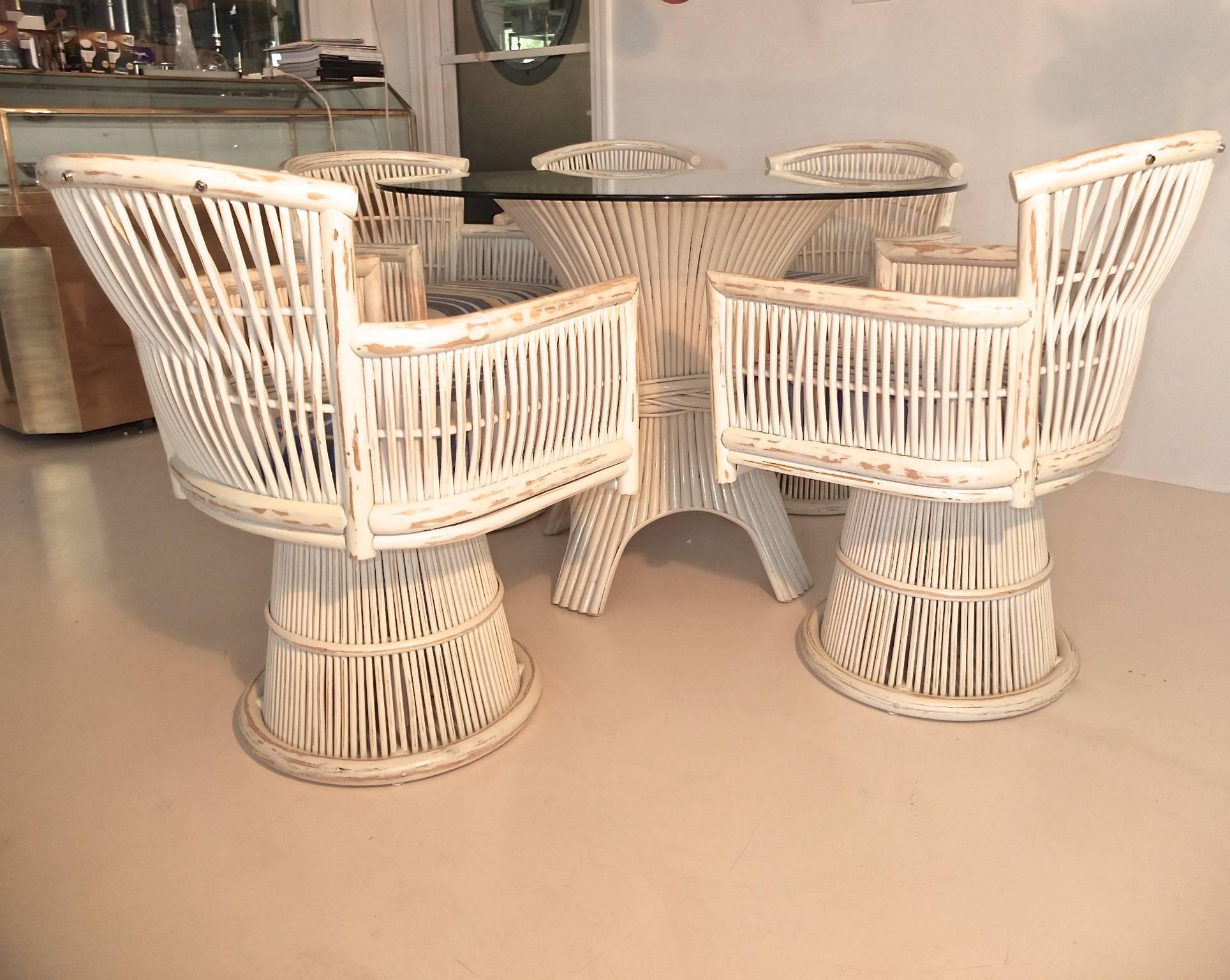 Ficks Reed Bamboo Sheaf Dining Table and Five Swivel Chairs In Good Condition For Sale In Hanover, MA