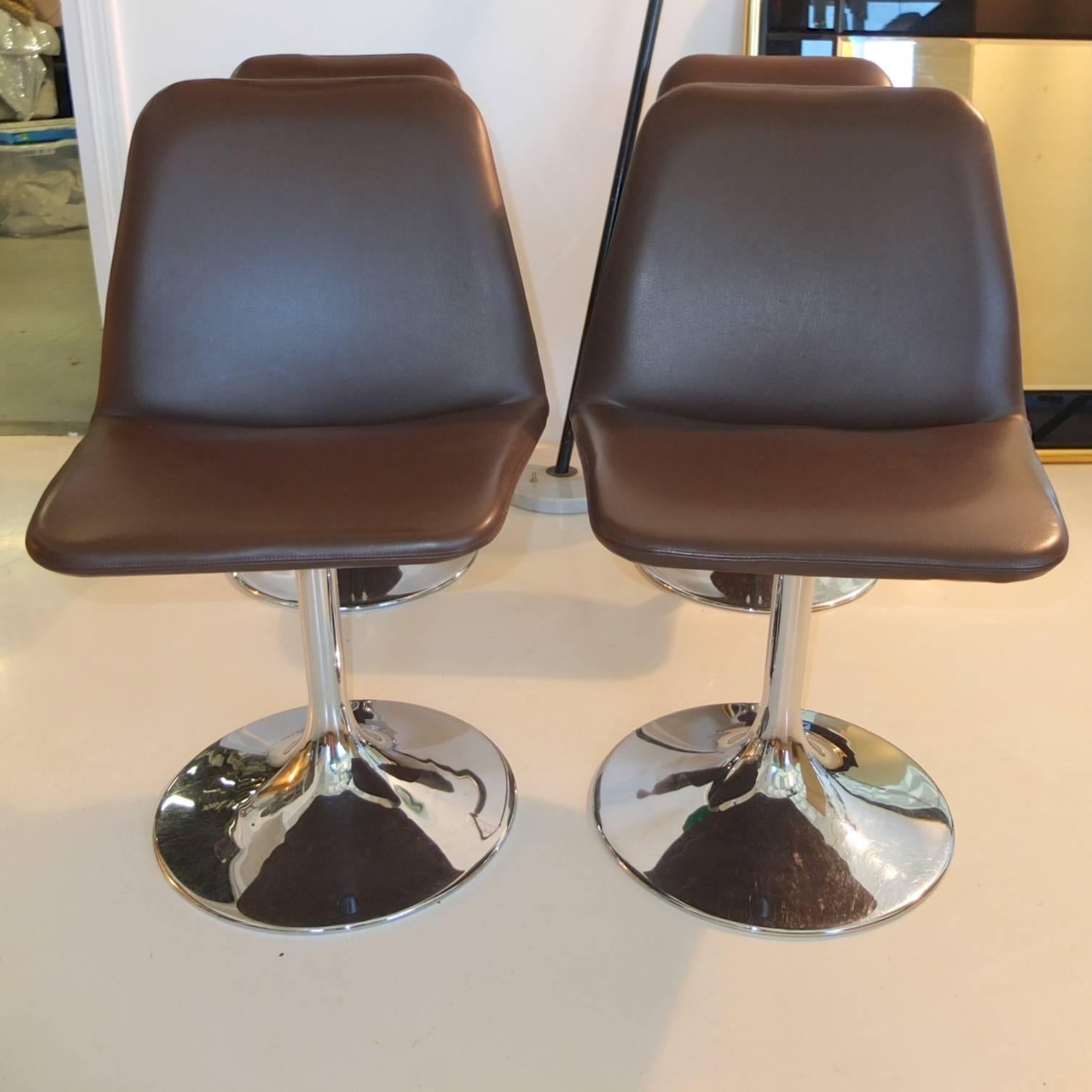 Mid-Century Modern Set of Four Vinga Swivel Chairs by Börje Johanson