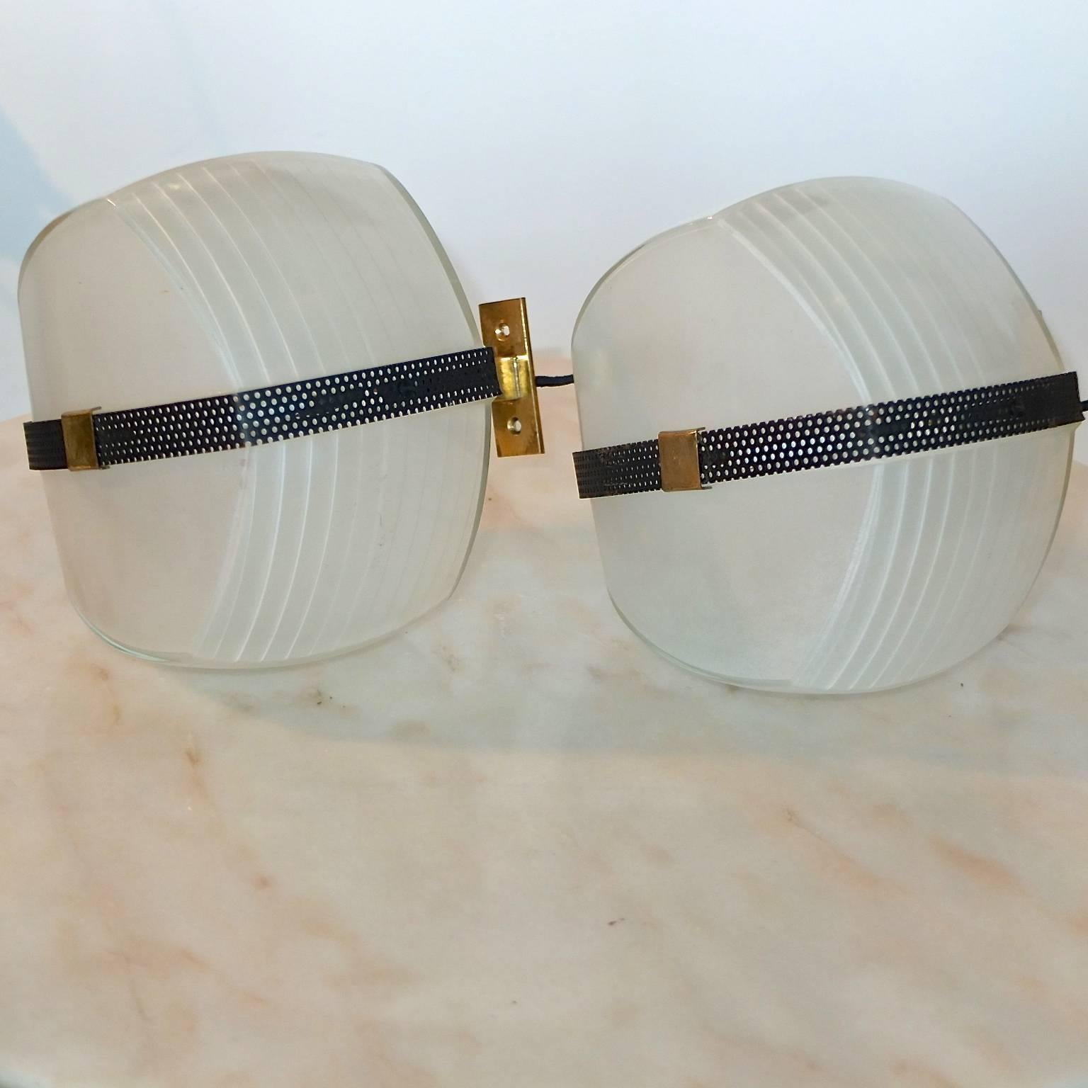 Mid-Century Modern Pair of Omicron Sconces by Vico Magistretti for Artemide For Sale