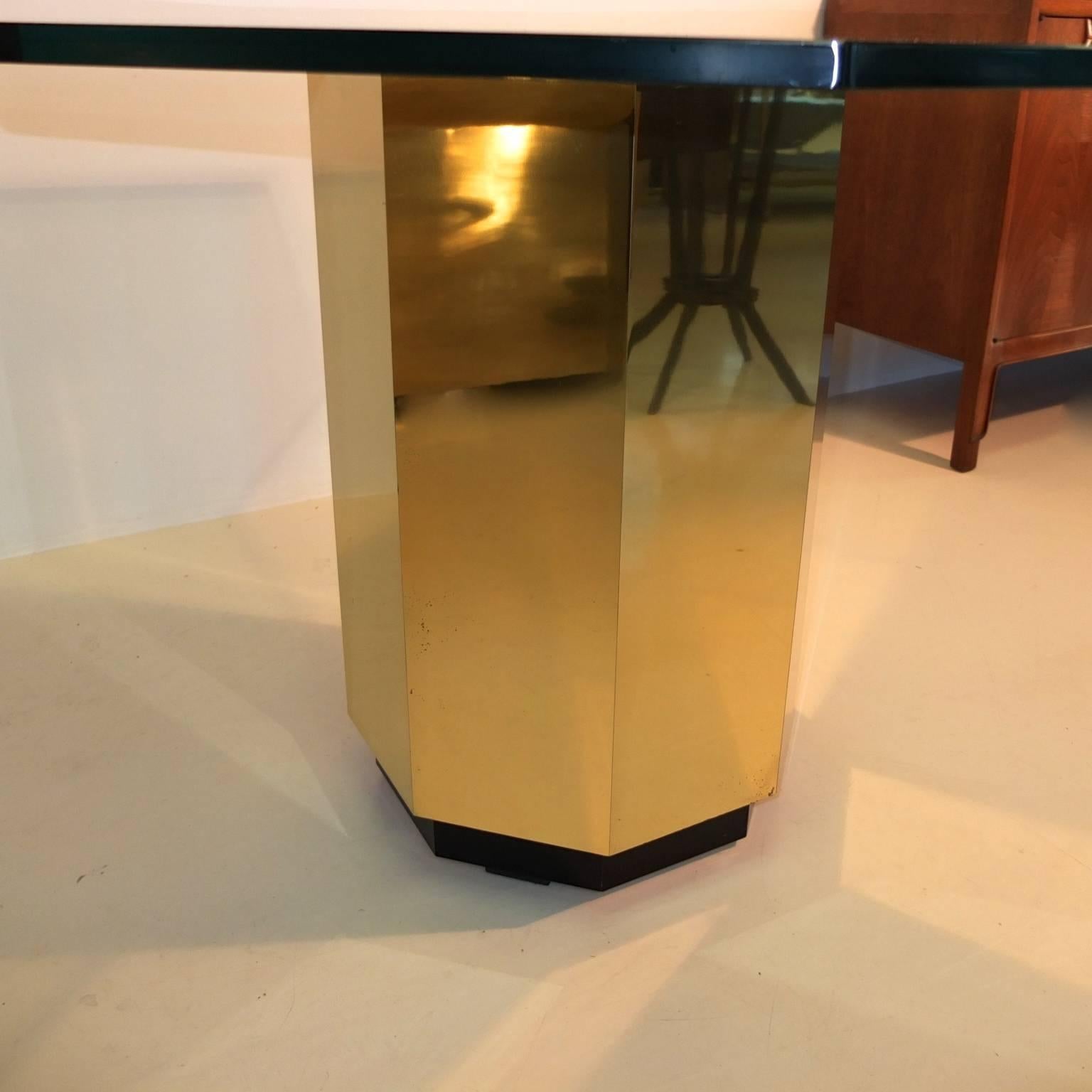 Mastercraft Brass Octagonal Pedestal Base Dining Table In Excellent Condition In Hanover, MA